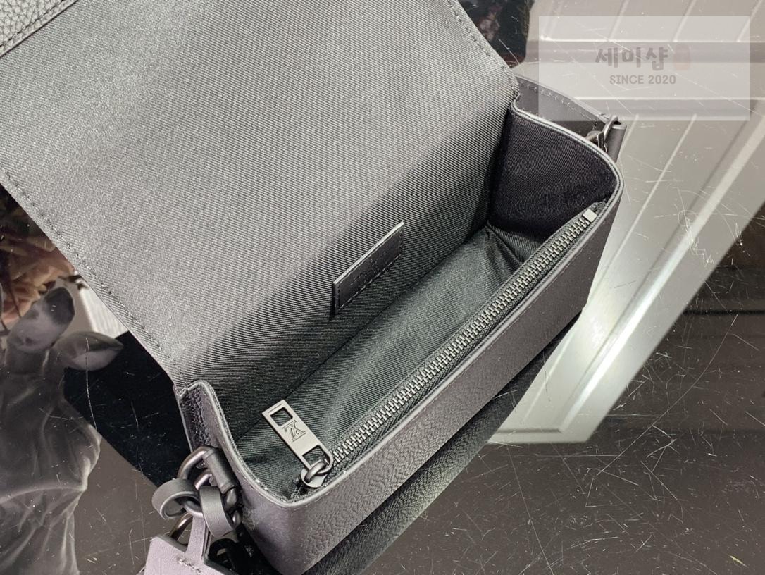 Louis Vuitton Louis Vuitton Fastline Wearable Wallet Bag 17번 이미지