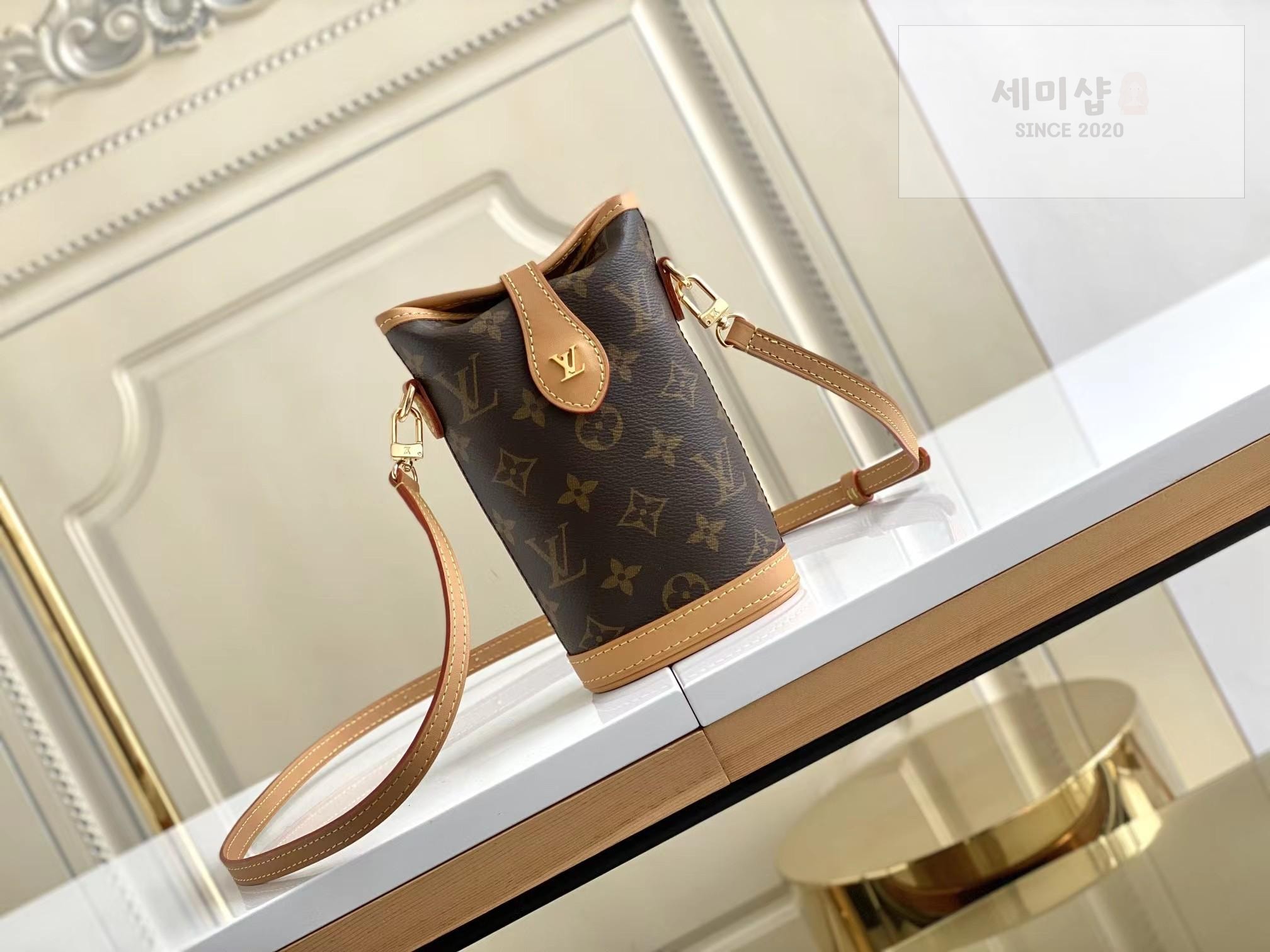 Louis Vuitton Louis Vuitton Fold Me Pouch Monogram 레플리카 1번 이미지 - Bag | 세미샵 레플리카 사이트