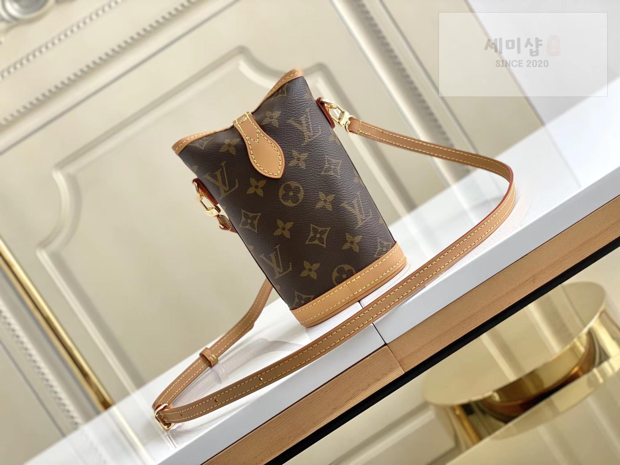 Louis Vuitton Louis Vuitton Fold Me Pouch Monogram 레플리카 2번 이미지 - Bag | 세미샵 레플리카 사이트