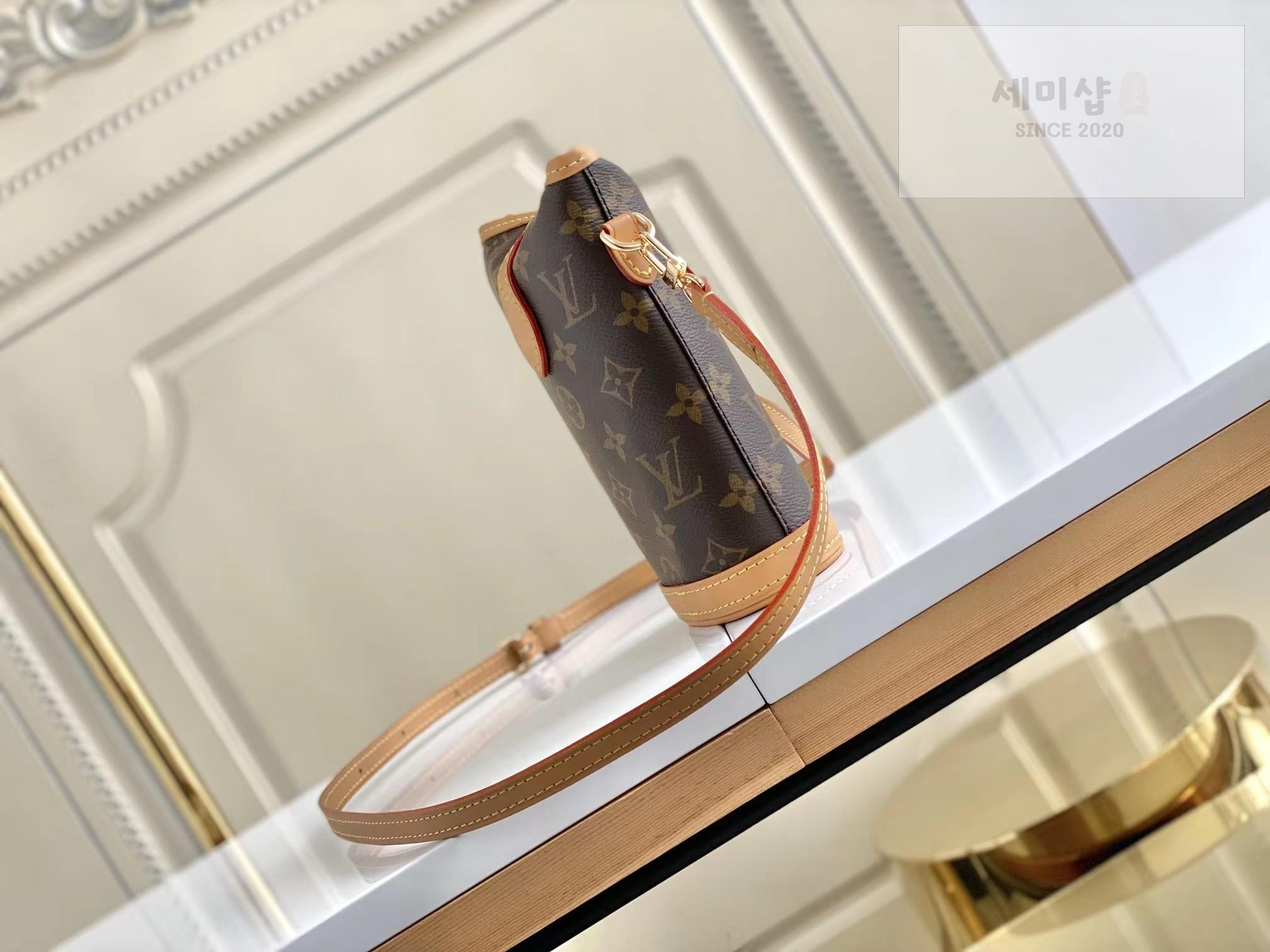 Louis Vuitton Louis Vuitton Fold Me Pouch Monogram 레플리카 3번 이미지 - Bag | 세미샵 레플리카 사이트