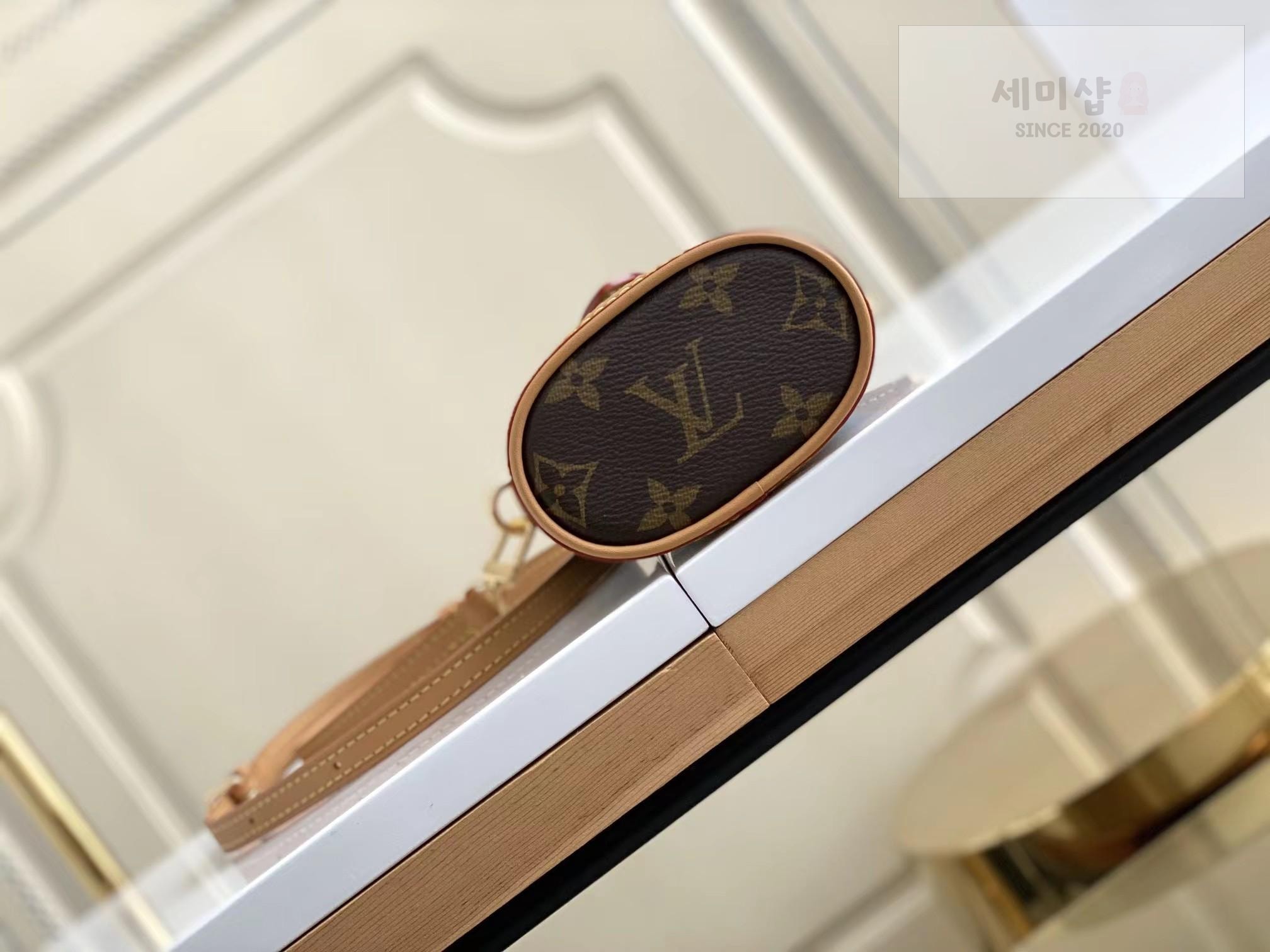 Louis Vuitton Louis Vuitton Fold Me Pouch Monogram 레플리카 4번 이미지 - Bag | 세미샵 레플리카 사이트