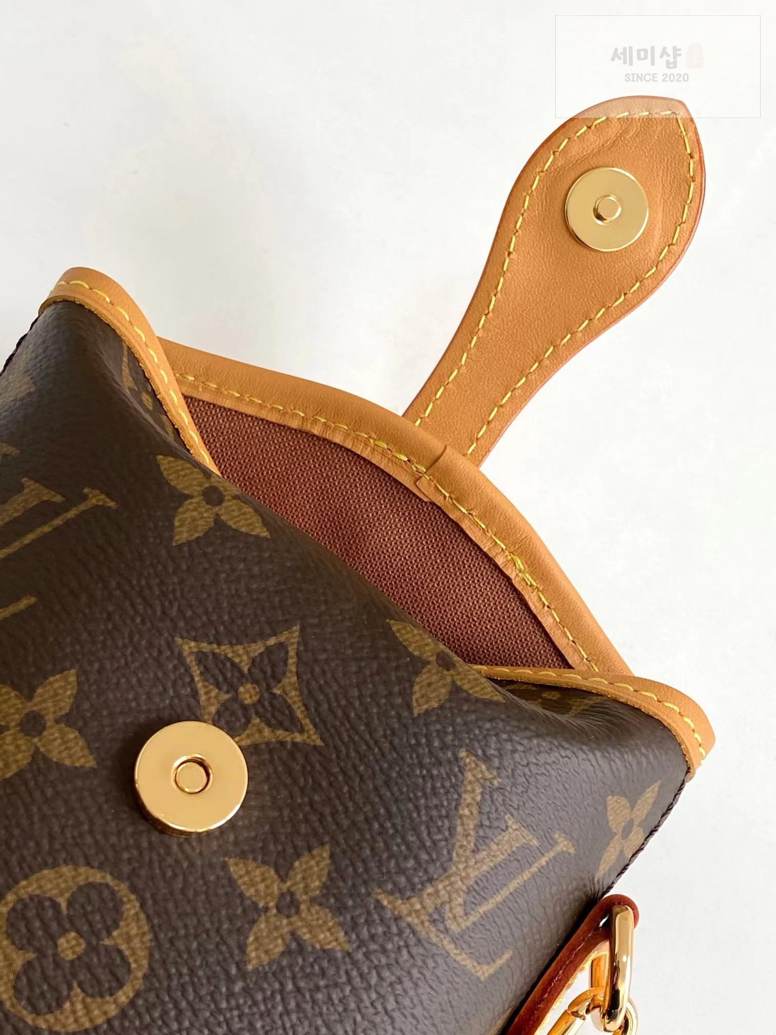 Louis Vuitton Louis Vuitton Fold Me Pouch Monogram 레플리카 7번 이미지 - Bag | 세미샵 레플리카 사이트