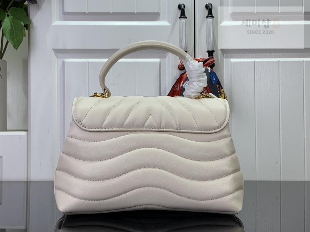 Louis Vuitton Louis Vuitton Hold Me Bag 2번 이미지