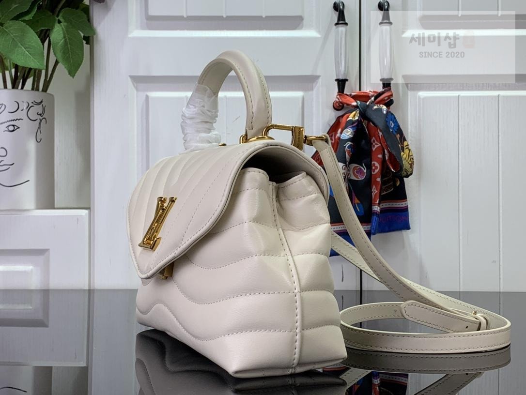 Louis Vuitton Louis Vuitton Hold Me Bag 3번 이미지