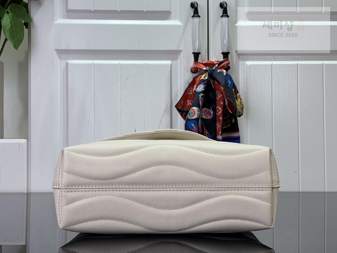 Louis Vuitton Louis Vuitton Hold Me Bag 4번 이미지