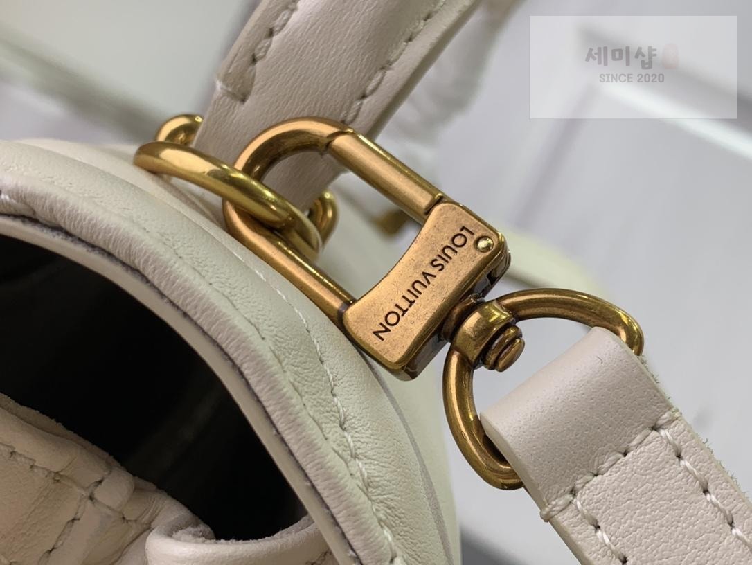 Louis Vuitton Louis Vuitton Hold Me Bag 16번 이미지