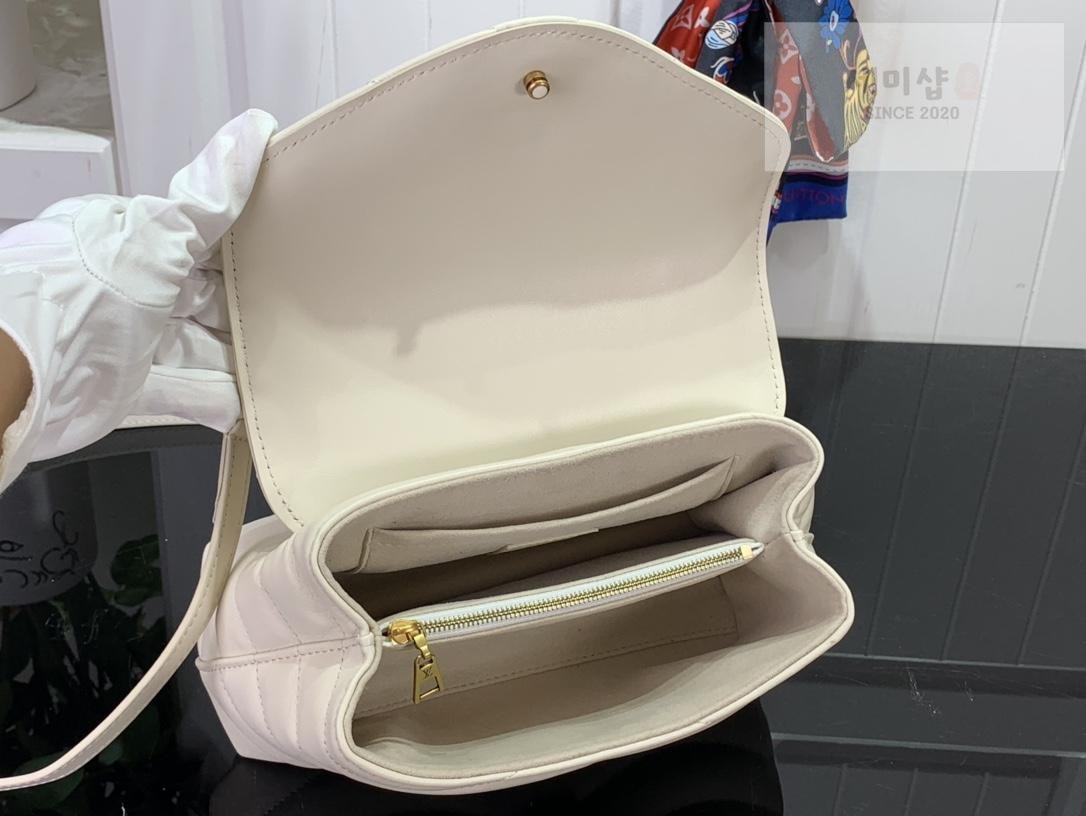 Louis Vuitton Louis Vuitton Hold Me Bag 6번 이미지