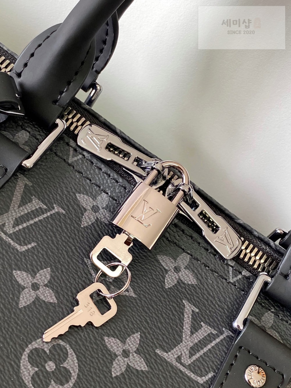 Louis Vuitton Louis Vuitton Keepall Bandouliere 50 Monogram Eclipse Bag 6번 이미지