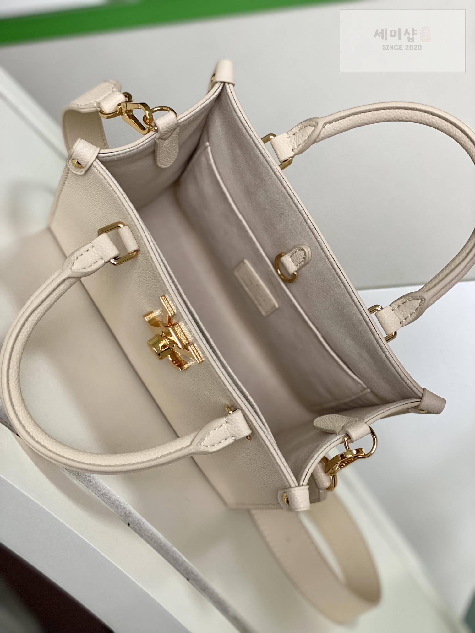 Louis Vuitton Louis Vuitton Lock & Go Bag 6번 이미지