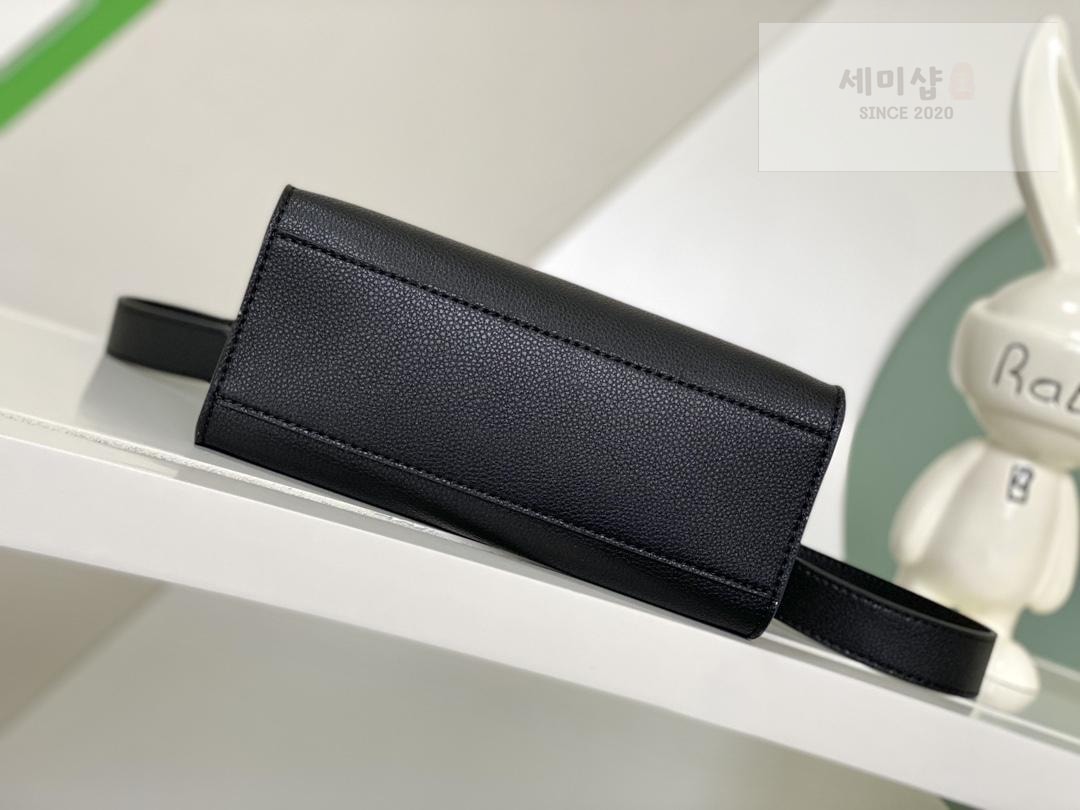 Louis Vuitton Louis Vuitton Lock & Go Bag 11번 이미지