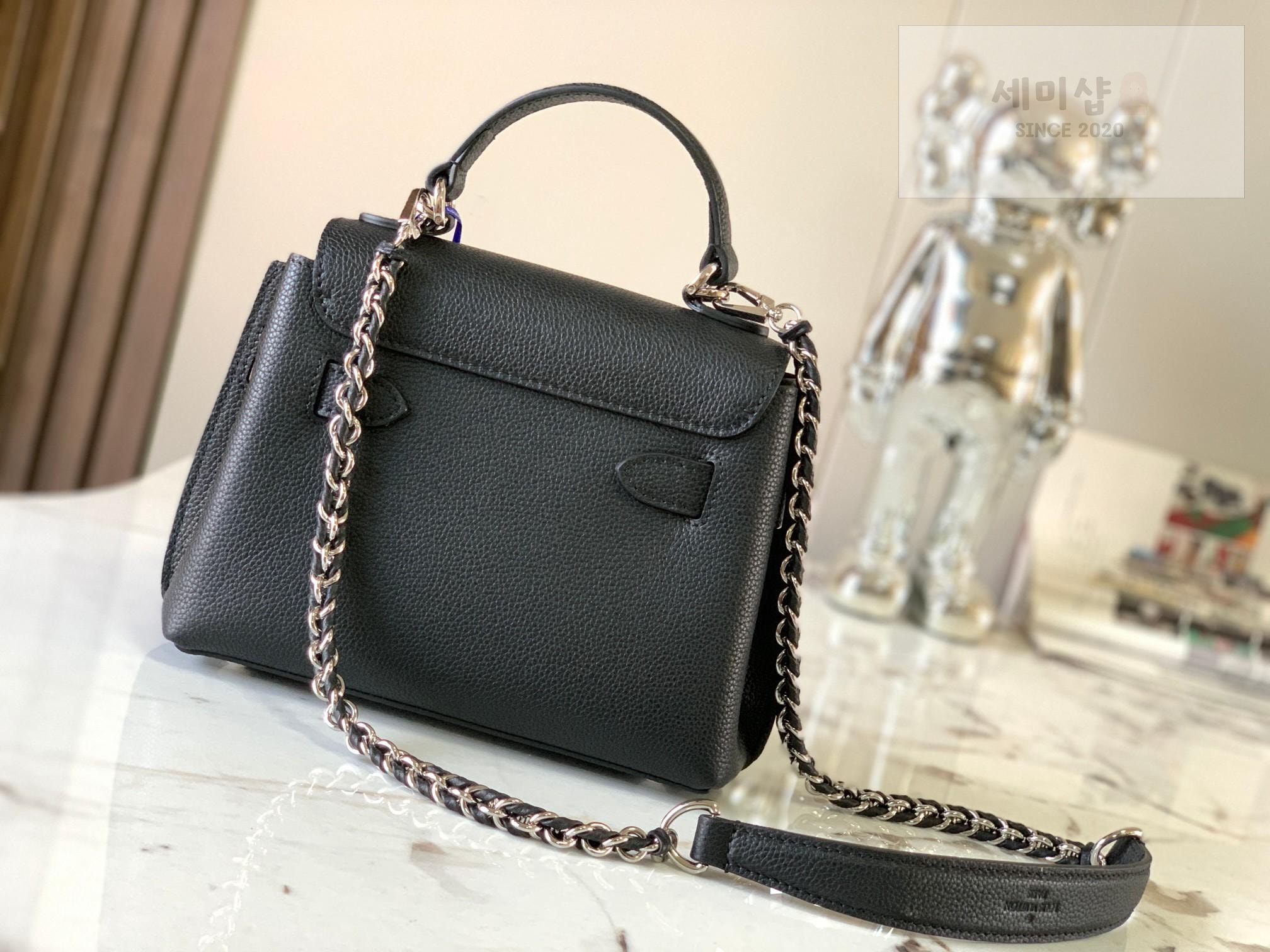Louis Vuitton Louis Vuitton Lock Me Ever Mini Bag 16번 이미지