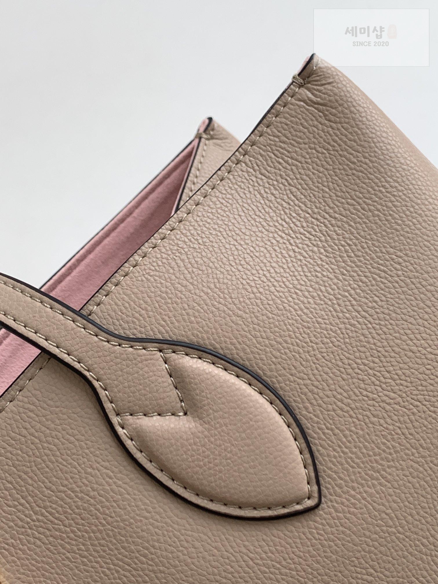 Louis Vuitton Louis Vuitton Lock Me Shopper Bag 22번 이미지
