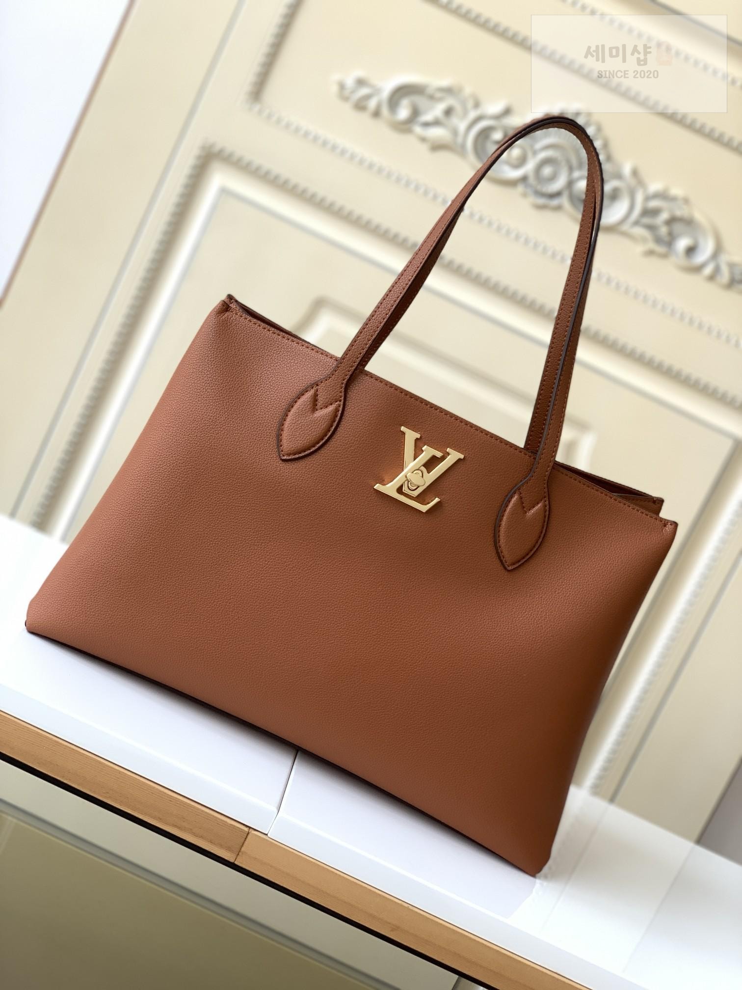 Louis Vuitton Louis Vuitton Lock Me Shopper Bag 7번 이미지