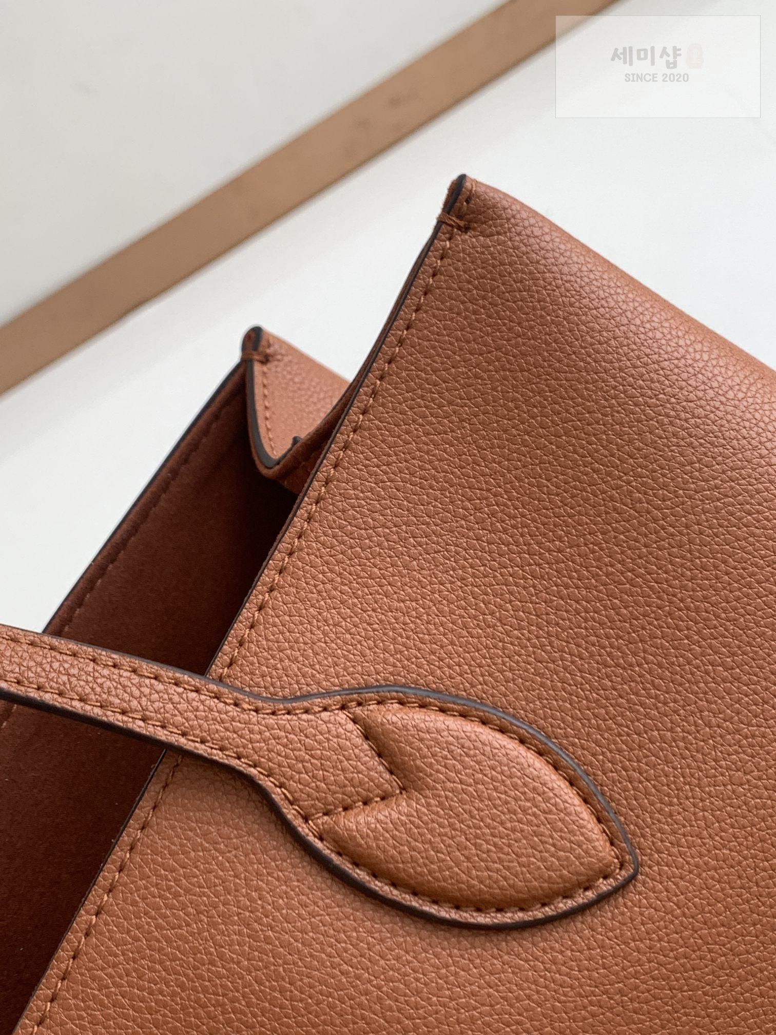 Louis Vuitton Louis Vuitton Lock Me Shopper Bag 11번 이미지