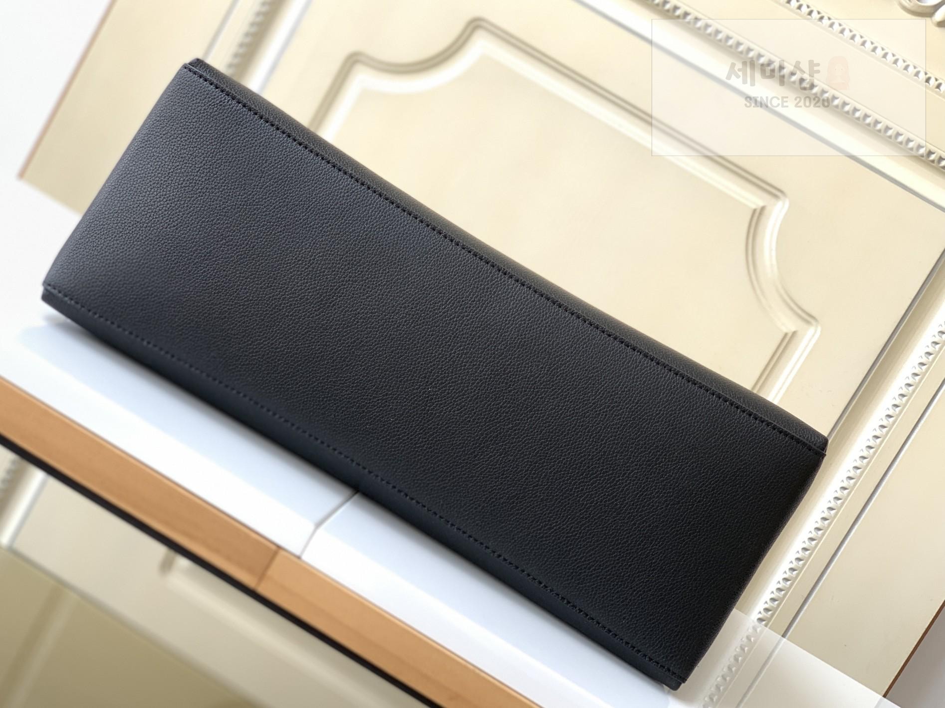 Louis Vuitton Louis Vuitton Lock Me Shopper Bag 17번 이미지