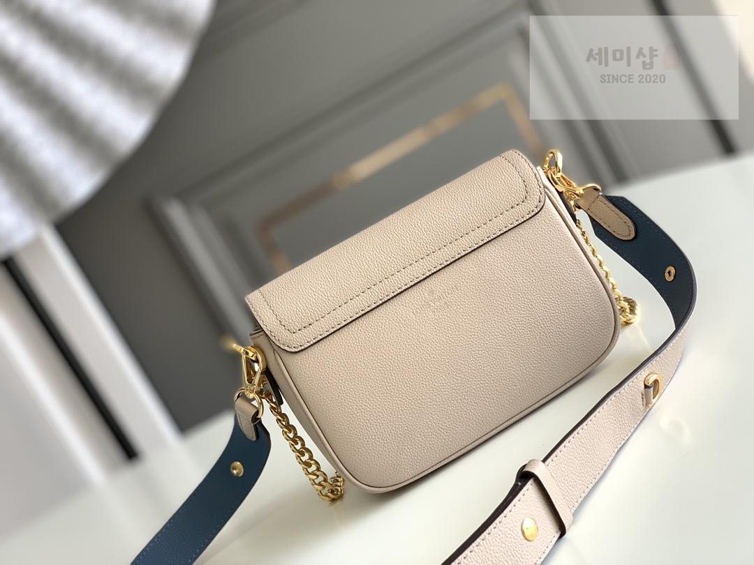 Louis Vuitton Louis Vuitton Lock Me Tender Bag 2번 이미지