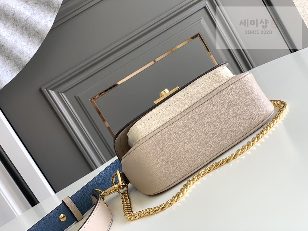 Louis Vuitton Louis Vuitton Lock Me Tender Bag 3번 이미지