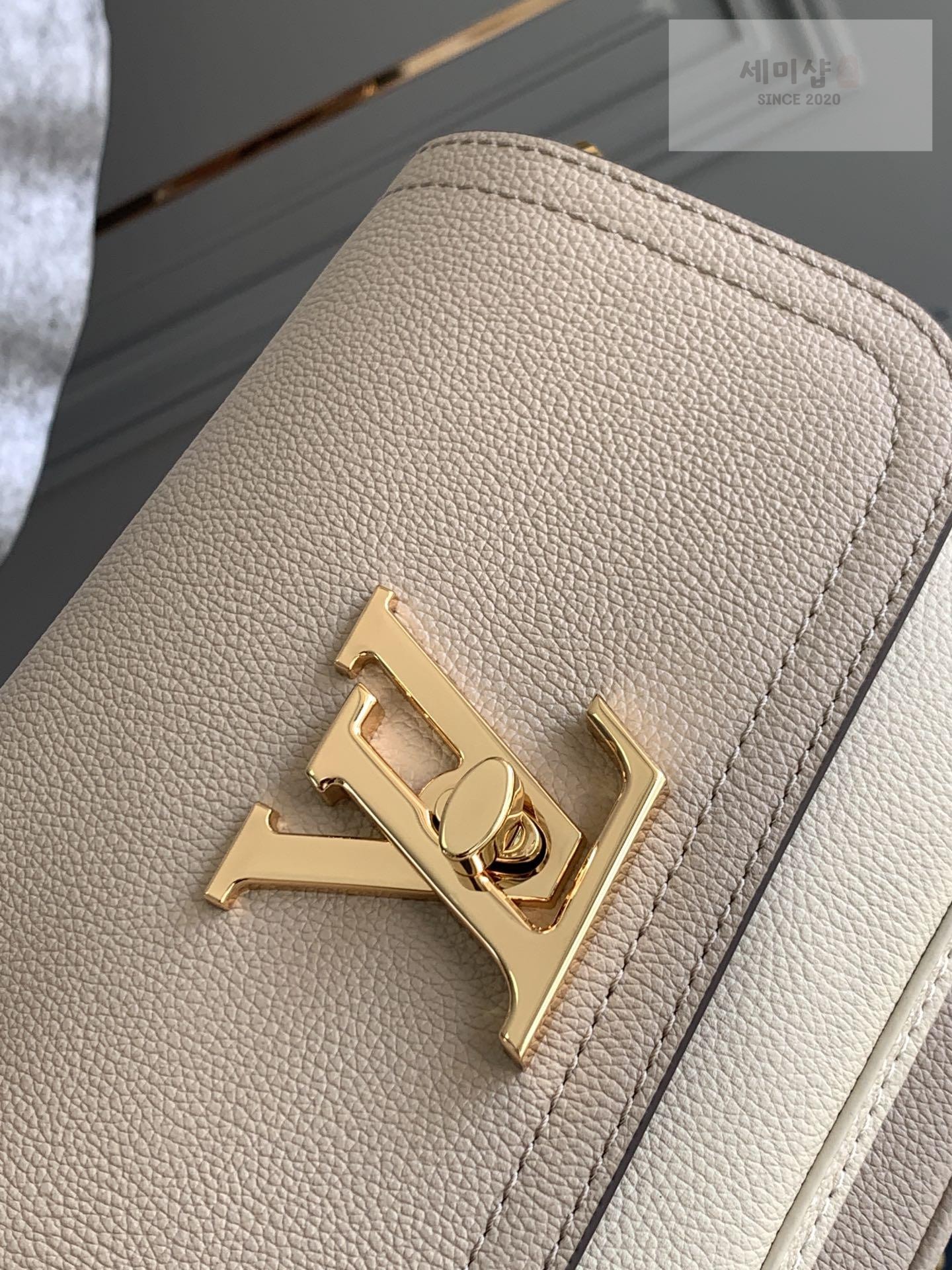 Louis Vuitton Louis Vuitton Lock Me Tender Bag 4번 이미지