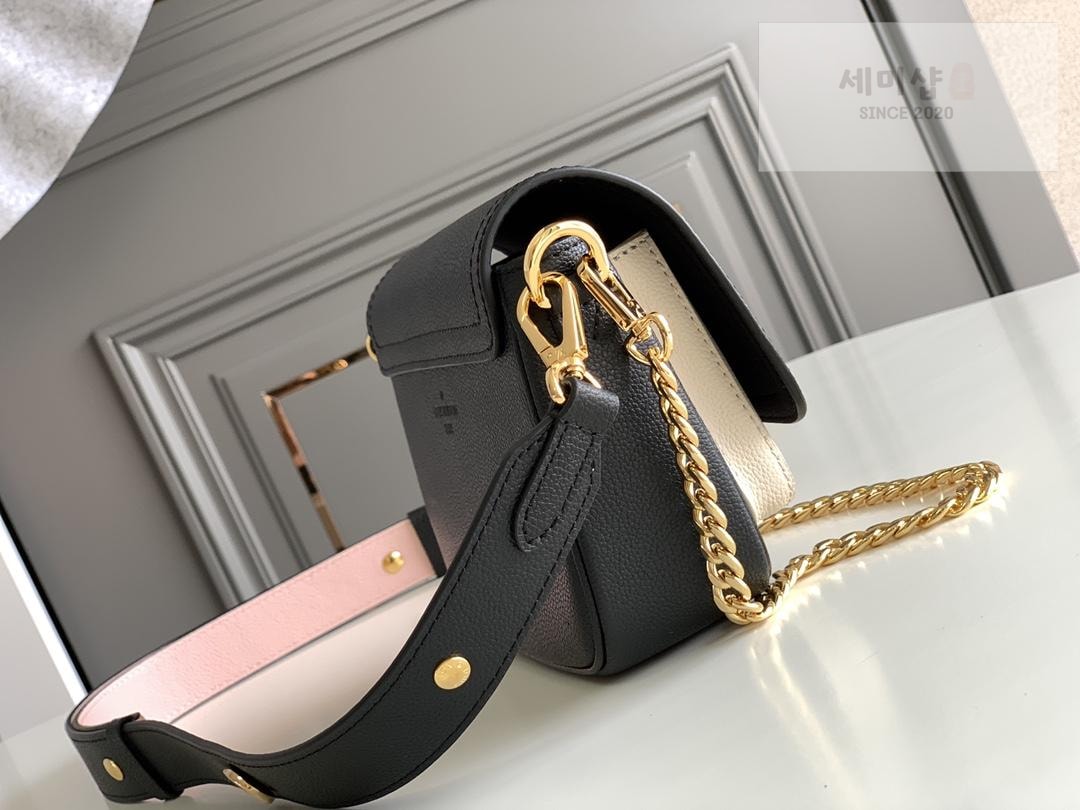 Louis Vuitton Louis Vuitton Lock Me Tender Bag 26번 이미지