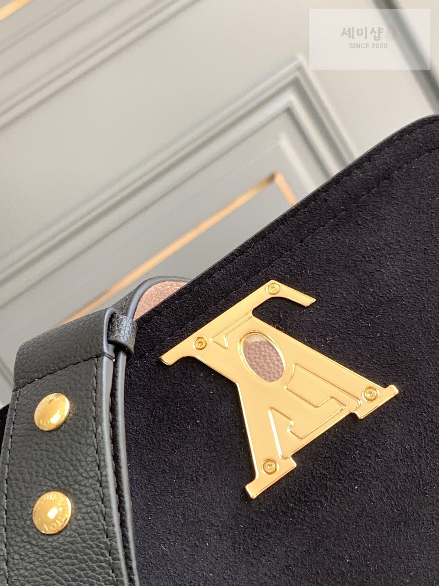 Louis Vuitton Louis Vuitton Lock Me Tender Bag 23번 이미지