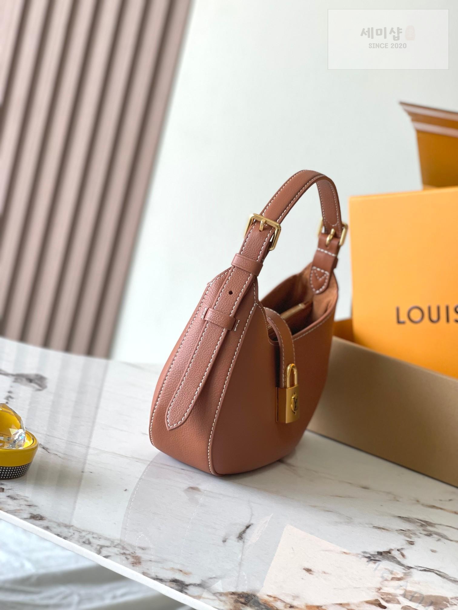Louis Vuitton Louis Vuitton Low Key Shoulder Bag 2번 이미지