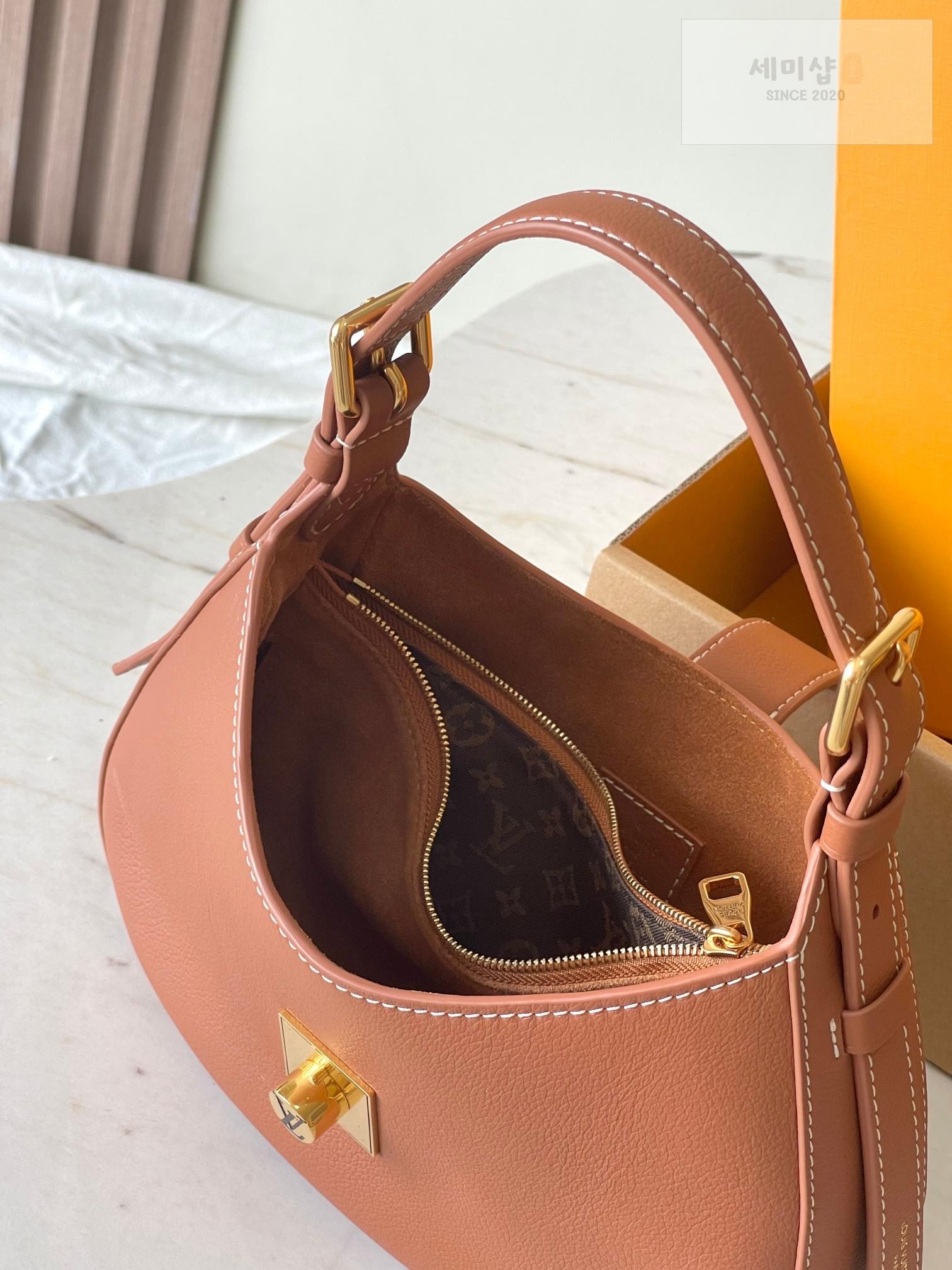 Louis Vuitton Louis Vuitton Low Key Shoulder Bag 5번 이미지