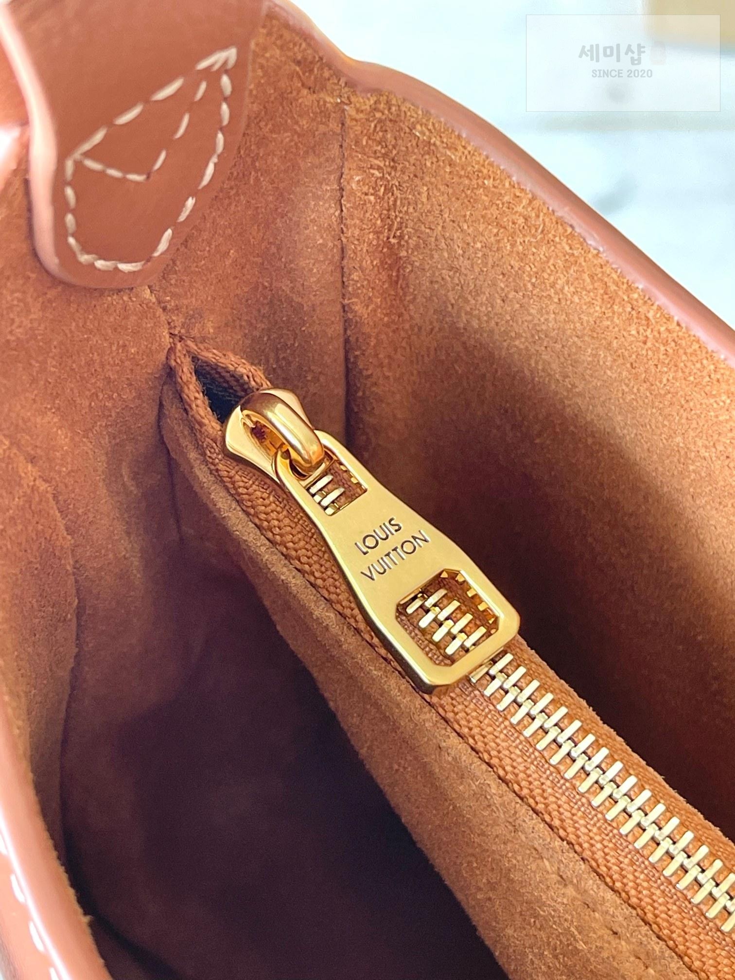 Louis Vuitton Louis Vuitton Low Key Shoulder Bag 6번 이미지