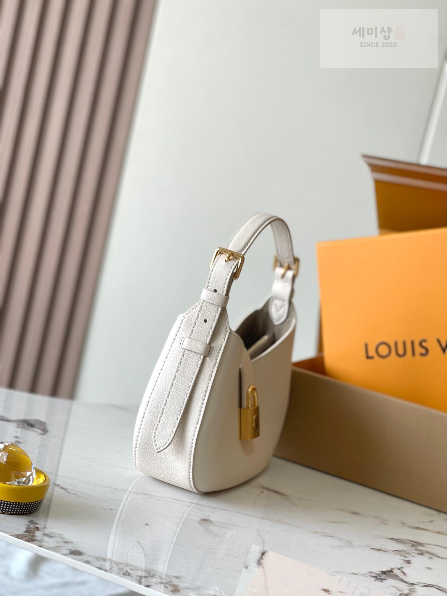 Louis Vuitton Louis Vuitton Low Key Shoulder Bag 10번 이미지