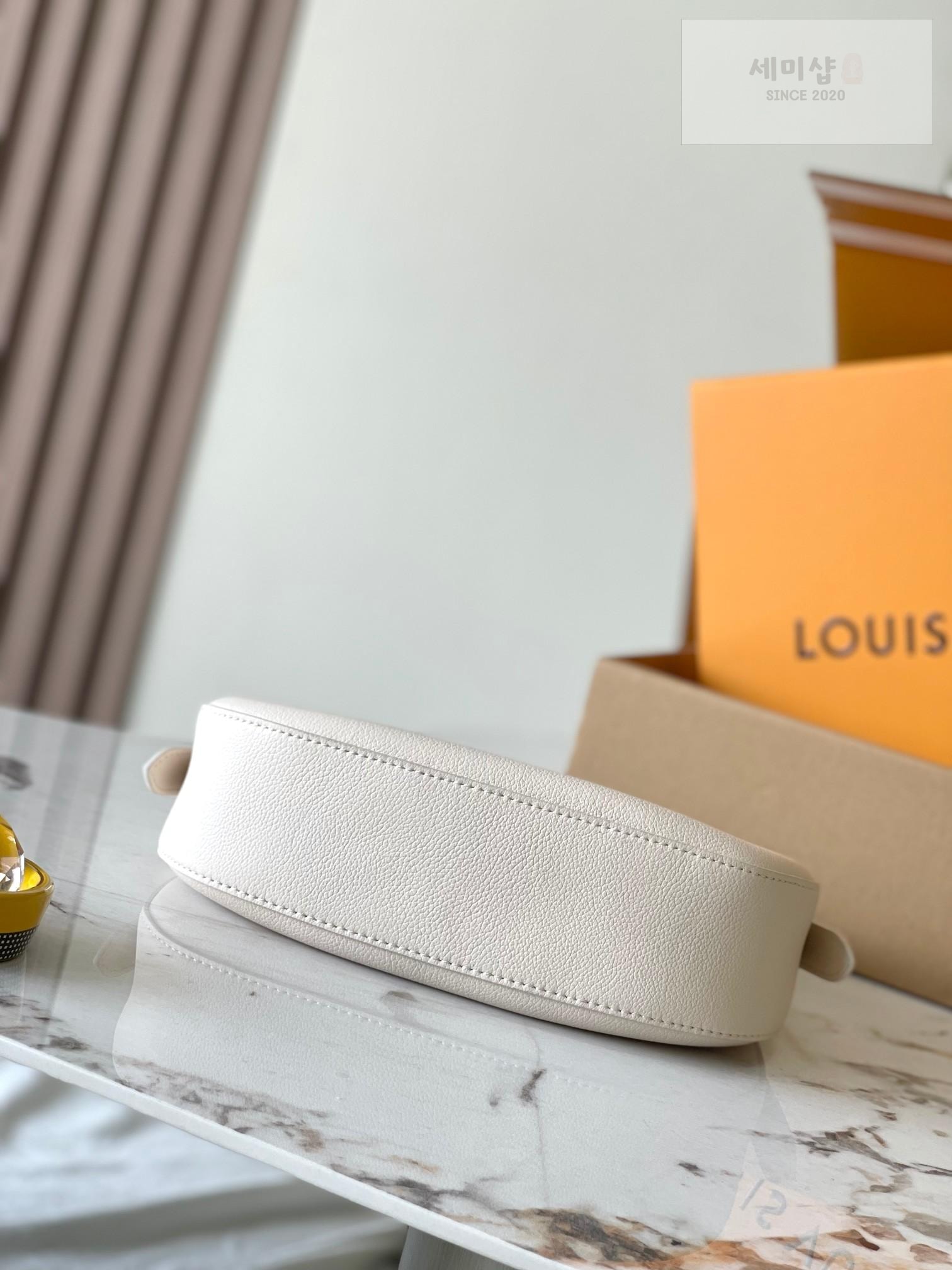 Louis Vuitton Louis Vuitton Low Key Shoulder Bag 11번 이미지