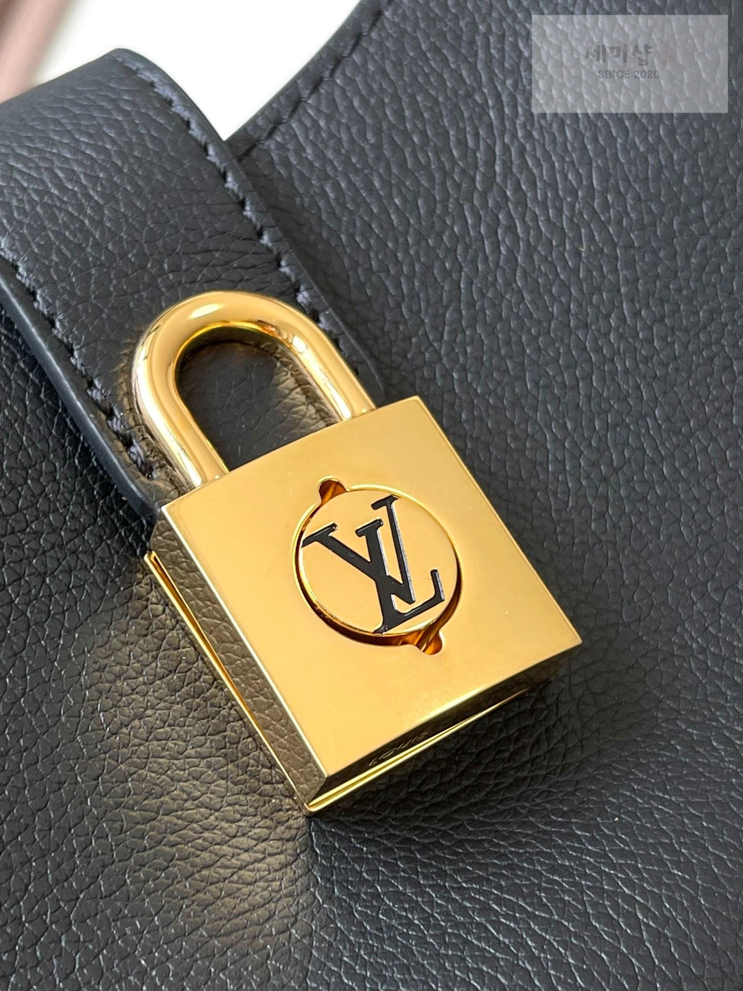 Louis Vuitton Louis Vuitton Low Key Shoulder Bag 19번 이미지