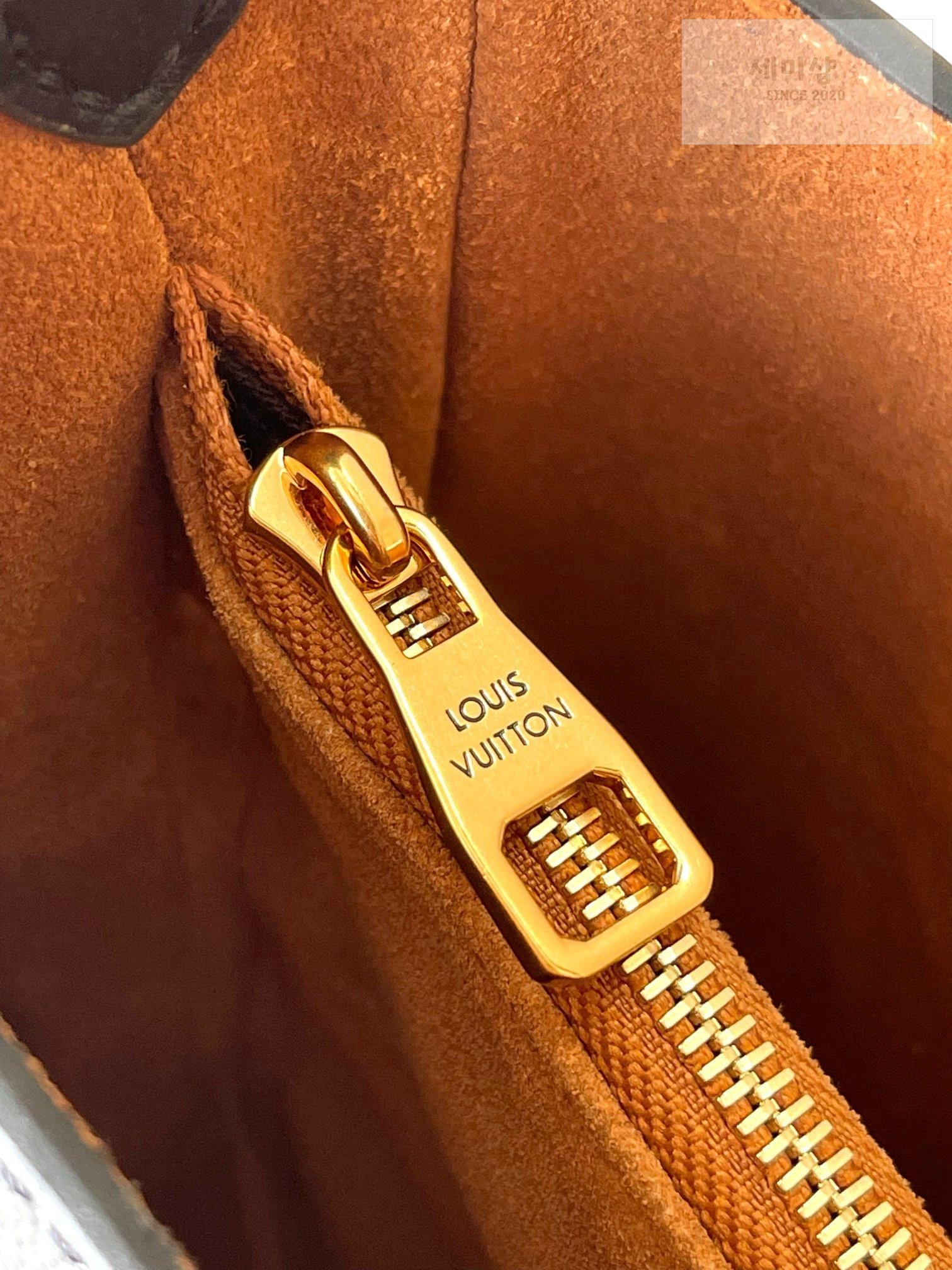 Louis Vuitton Louis Vuitton Low Key Shoulder Bag 21번 이미지