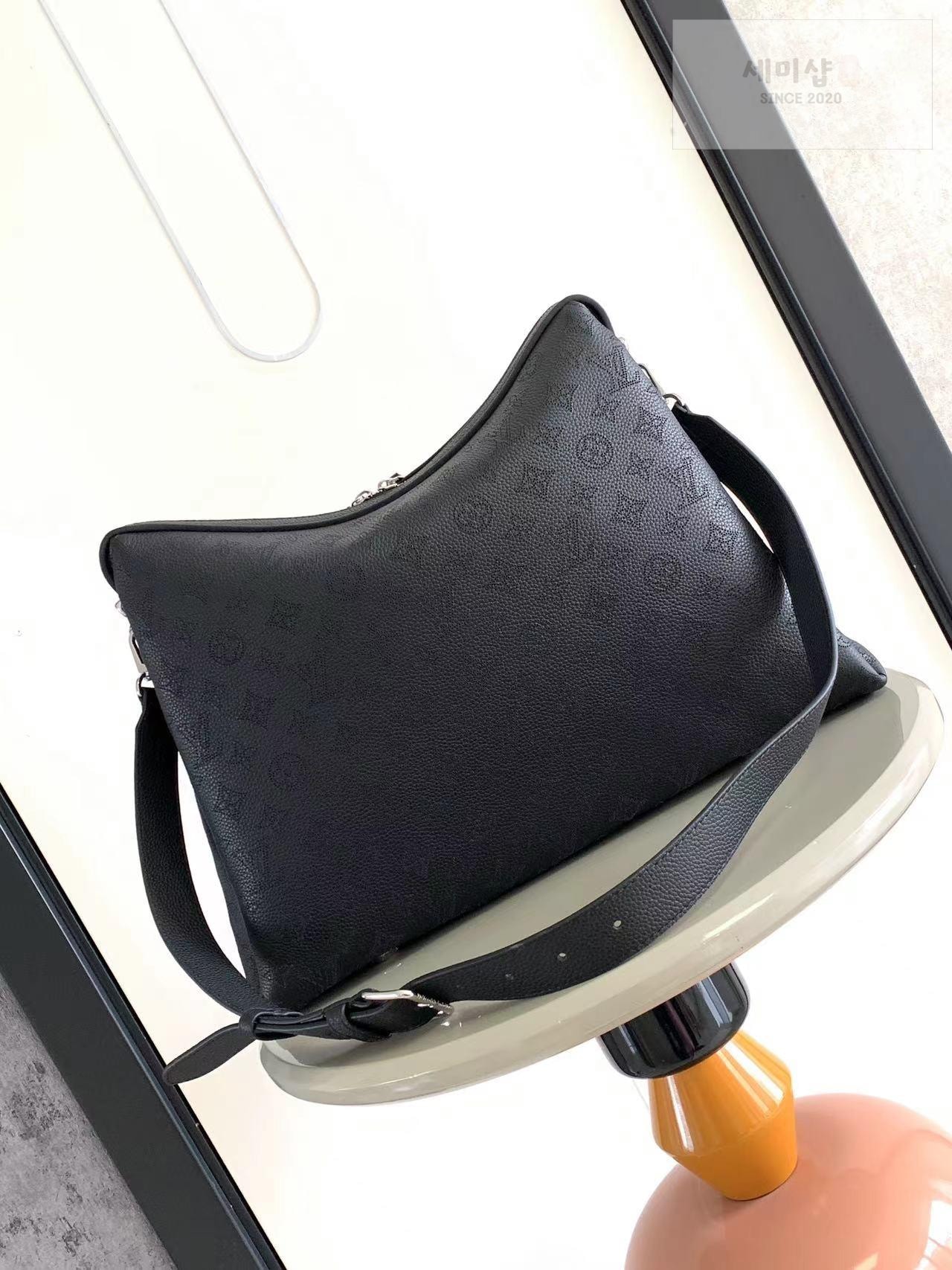 Louis Vuitton Louis Vuitton Mahina MM Hand It All Bag 2번 이미지