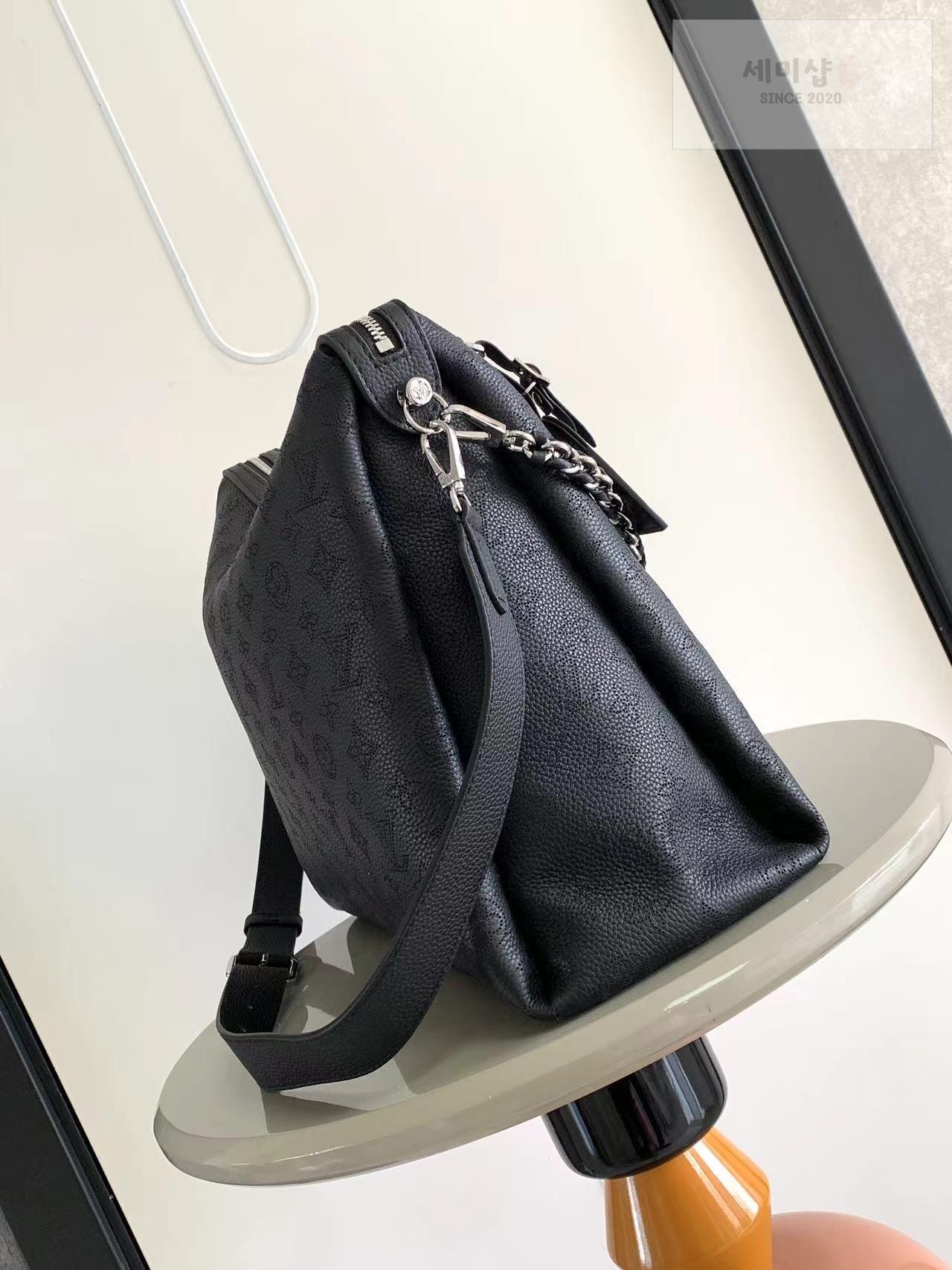 Louis Vuitton Louis Vuitton Mahina MM Hand It All Bag 3번 이미지