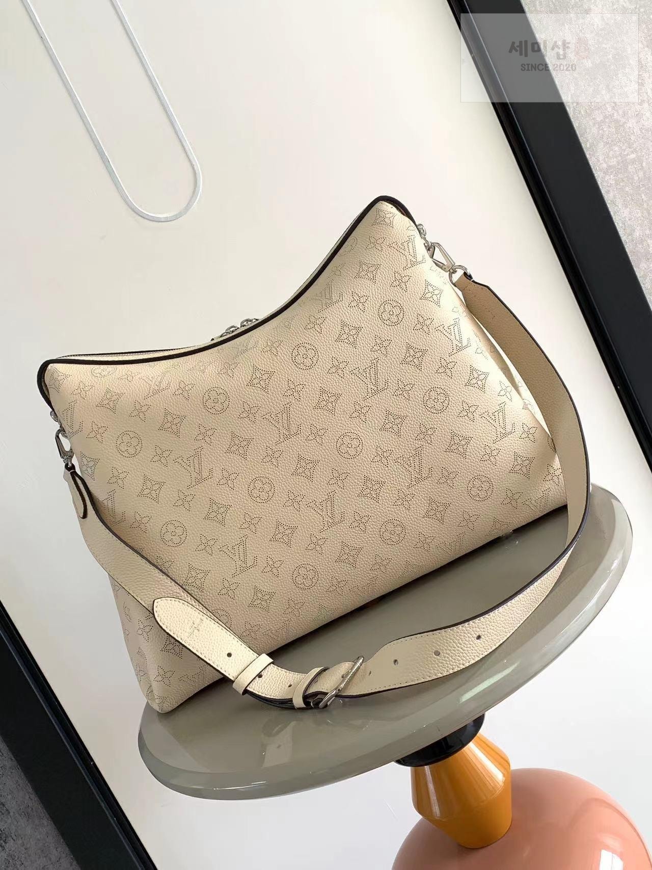 Louis Vuitton Louis Vuitton Mahina MM Hand It All Bag 10번 이미지