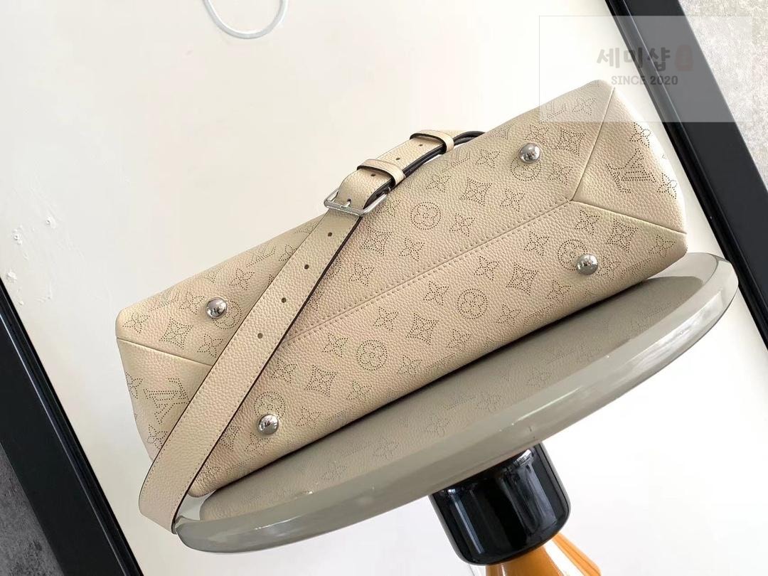 Louis Vuitton Louis Vuitton Mahina MM Hand It All Bag 21번 이미지