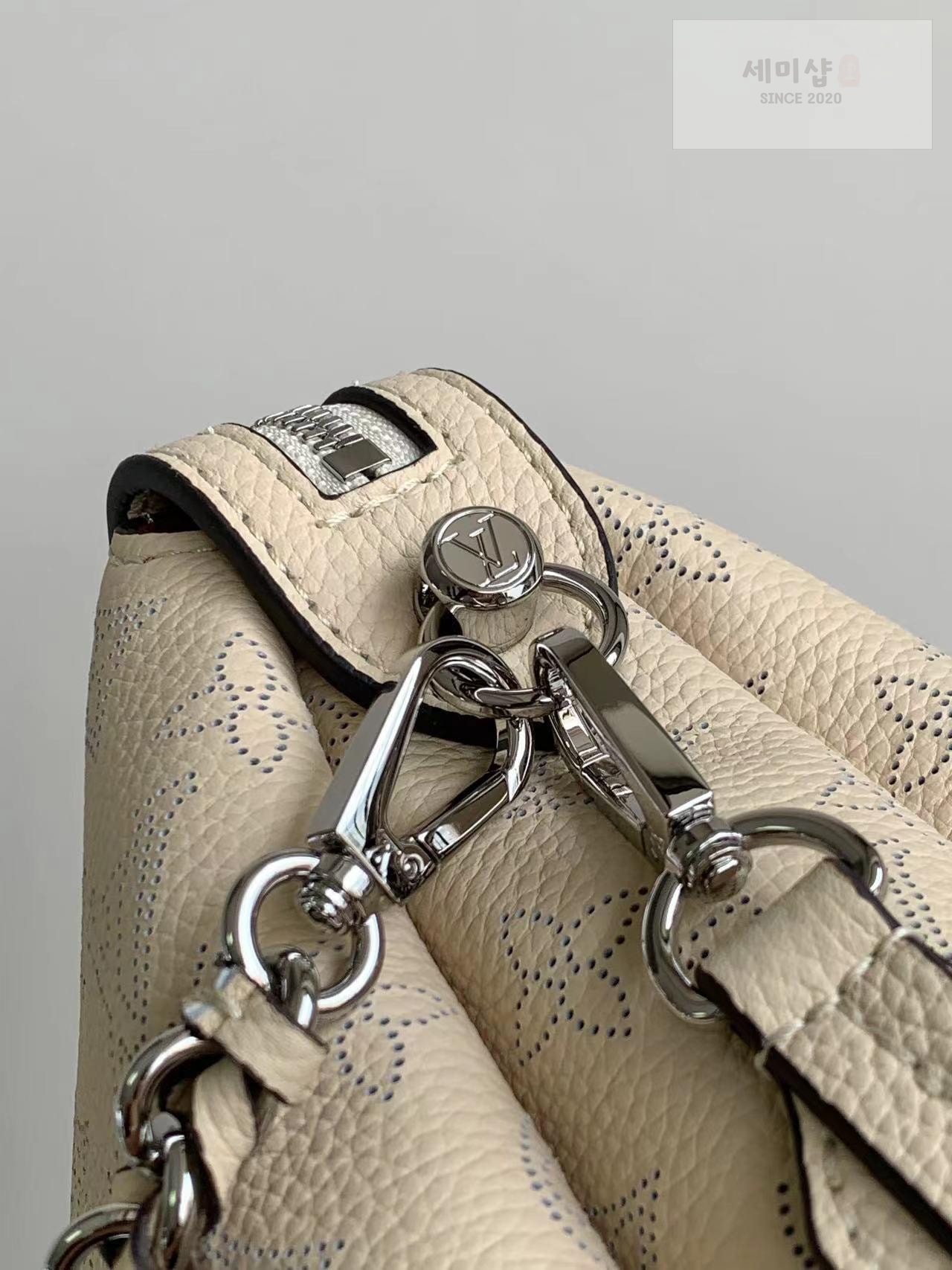 Louis Vuitton Louis Vuitton Mahina MM Hand It All Bag 13번 이미지