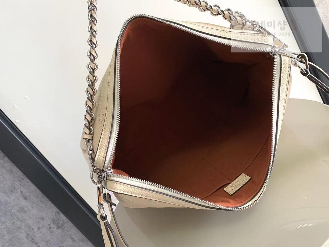Louis Vuitton Louis Vuitton Mahina MM Hand It All Bag 14번 이미지