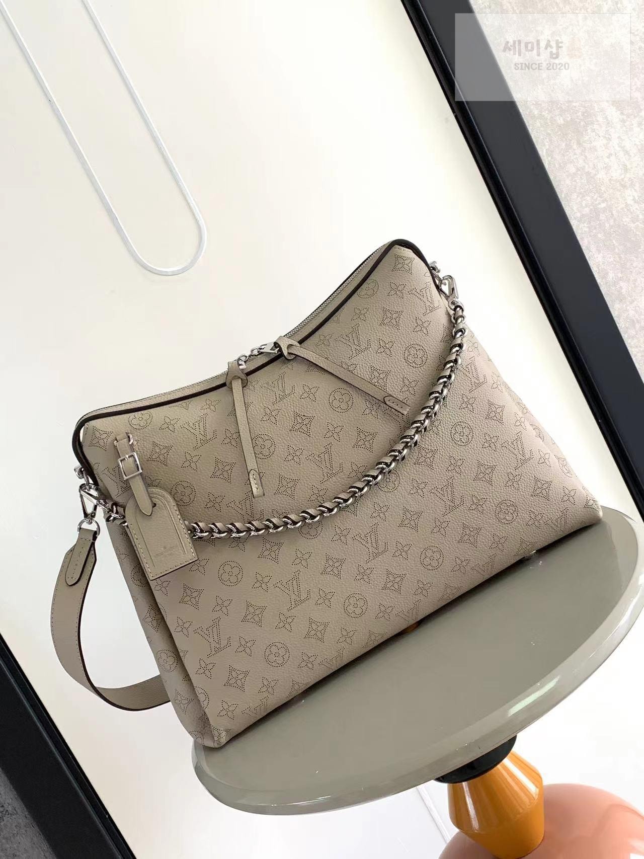 Louis Vuitton Louis Vuitton Mahina MM Hand It All Bag 20번 이미지