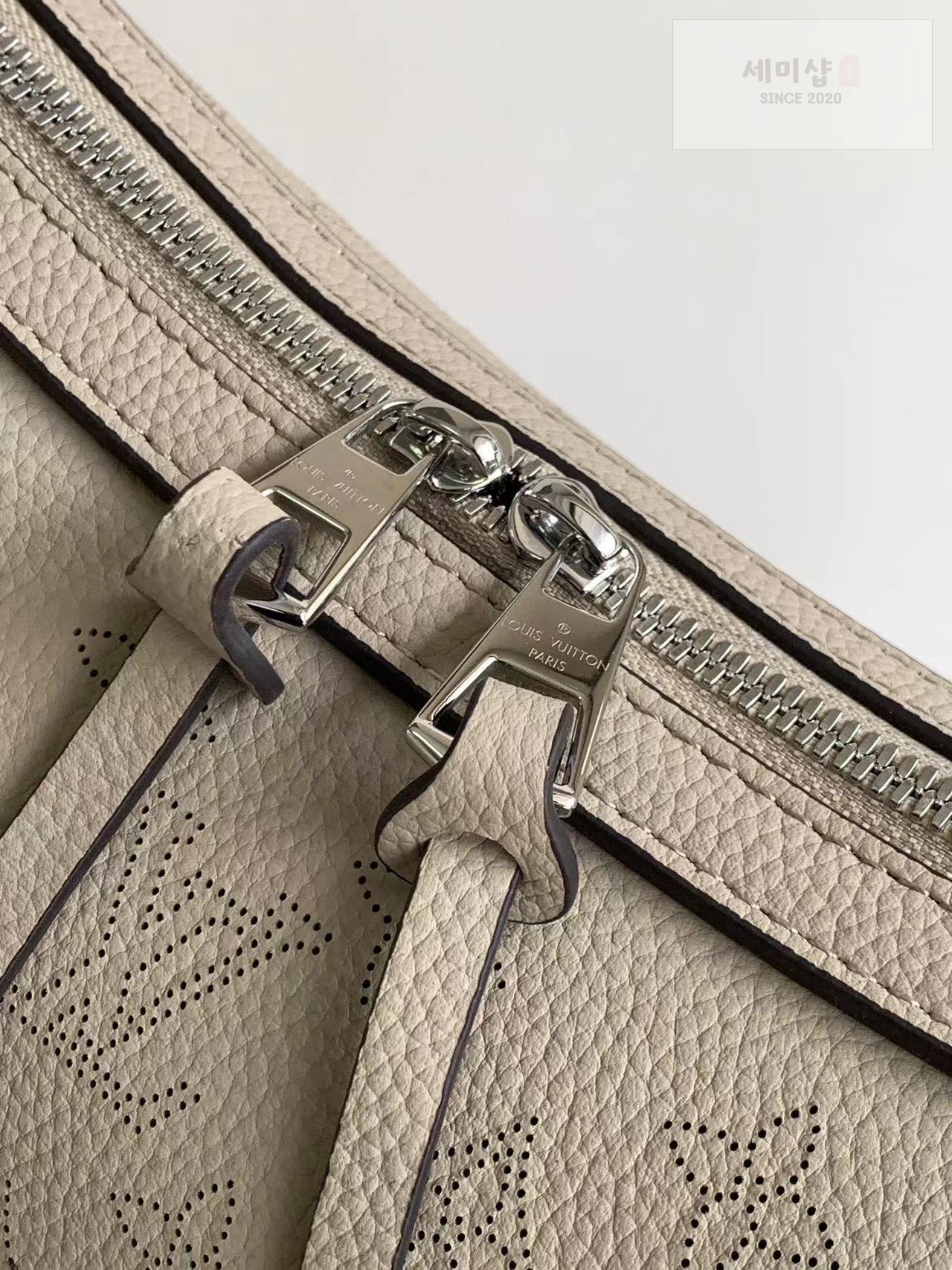 Louis Vuitton Louis Vuitton Mahina MM Hand It All Bag 17번 이미지