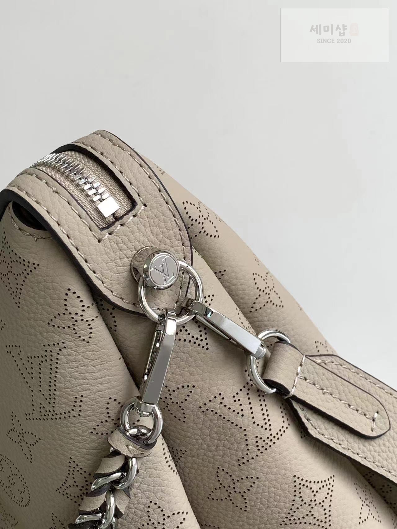 Louis Vuitton Louis Vuitton Mahina MM Hand It All Bag 18번 이미지