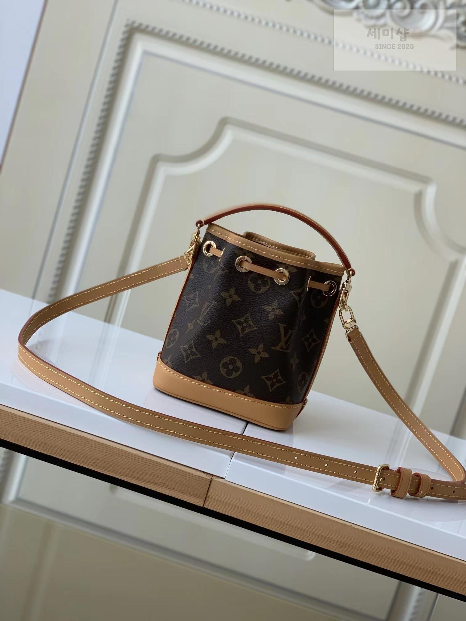 Louis Vuitton Louis Vuitton Nano Noe Monogram Bag 2번 이미지