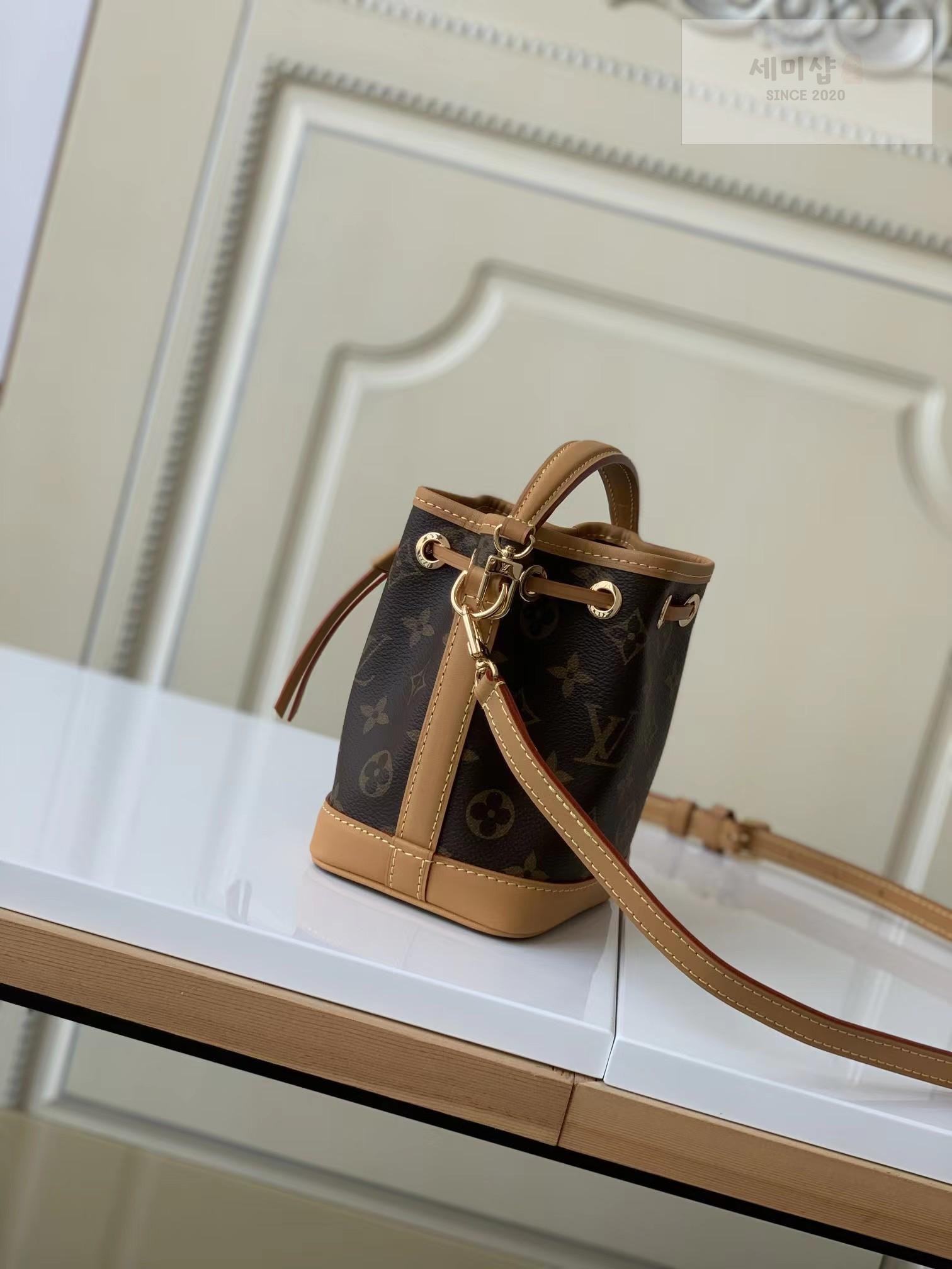 Louis Vuitton Louis Vuitton Nano Noe Monogram Bag 3번 이미지
