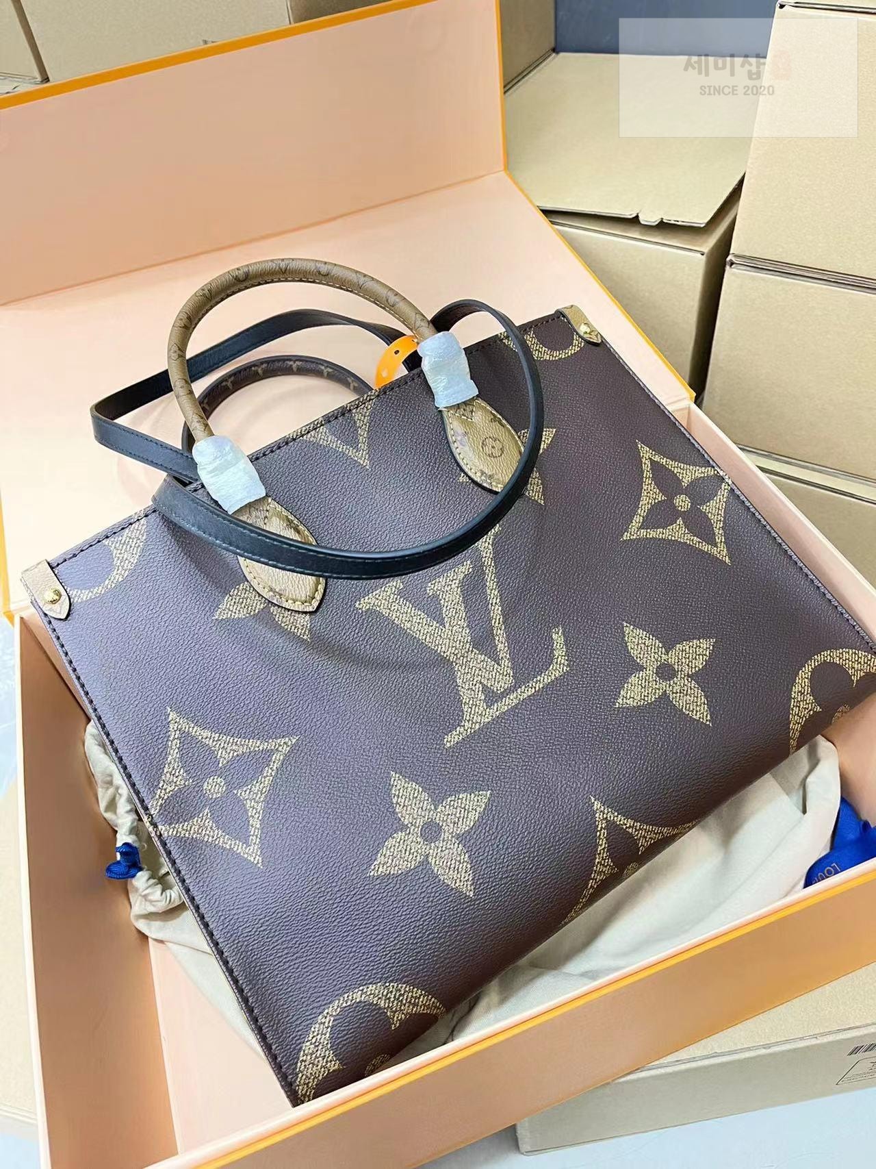 Louis Vuitton Louis Vuitton On The Go MM Bag 5번 이미지