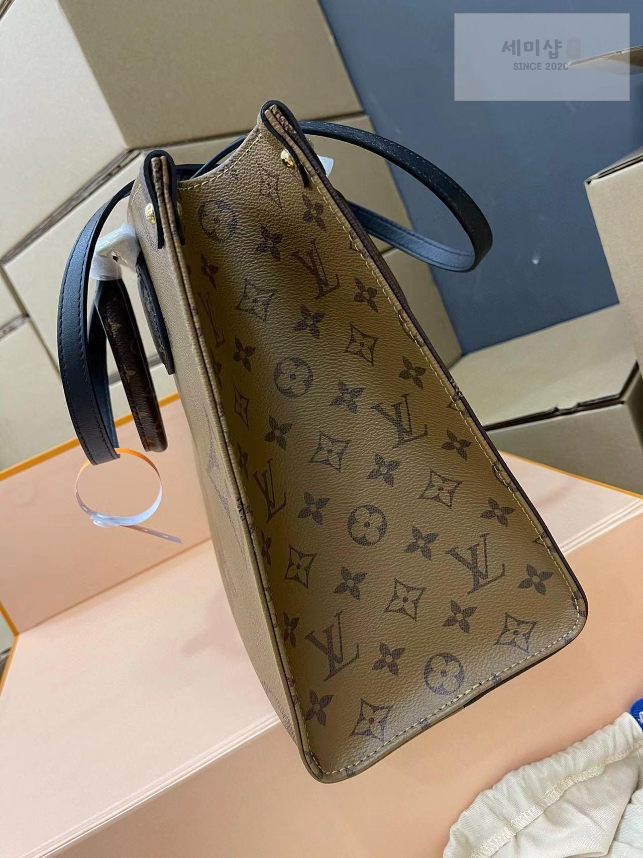Louis Vuitton Louis Vuitton On The Go MM Bag 7번 이미지