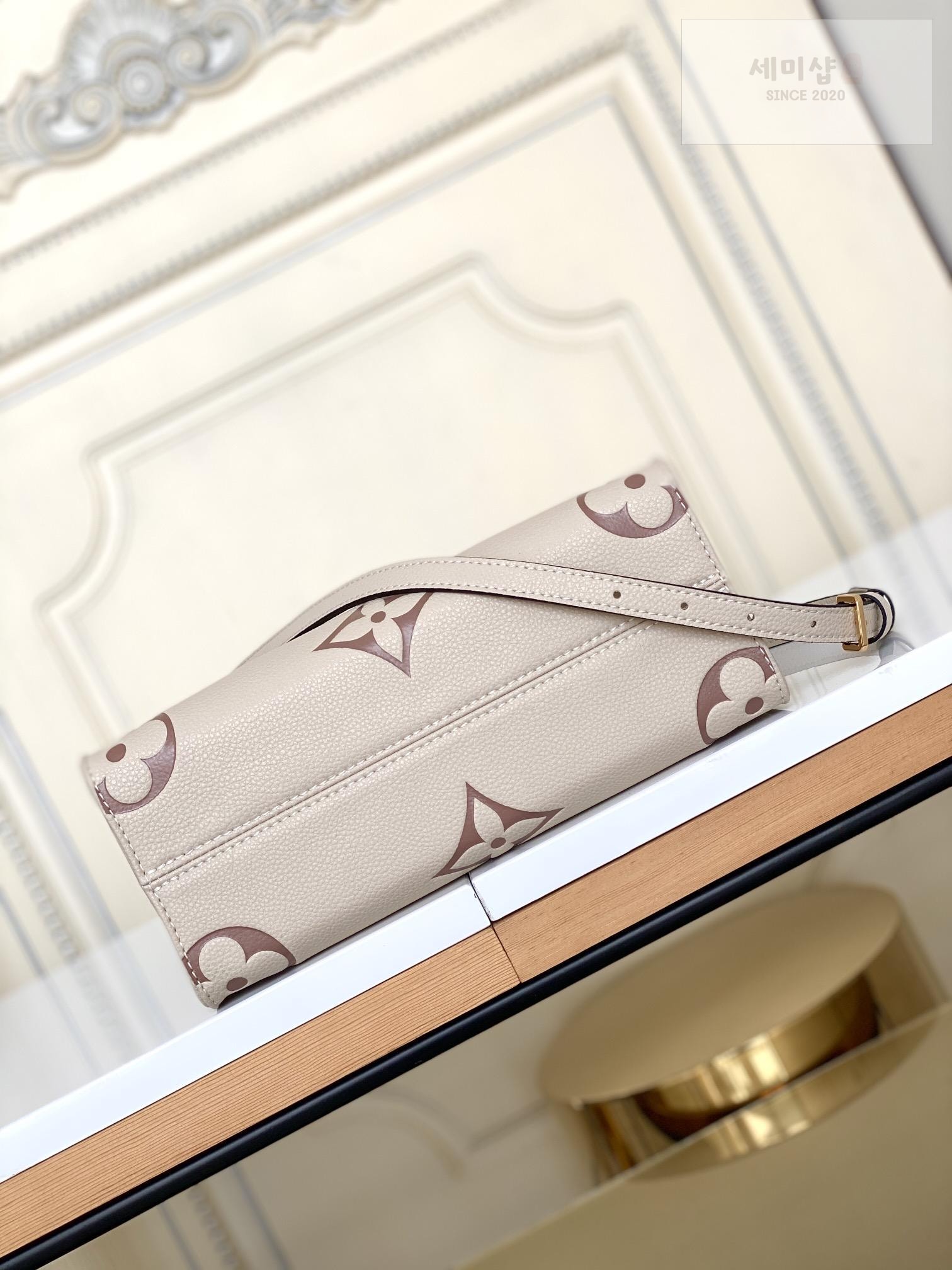 Louis Vuitton Louis Vuitton On The Go PM Bag 11번 이미지