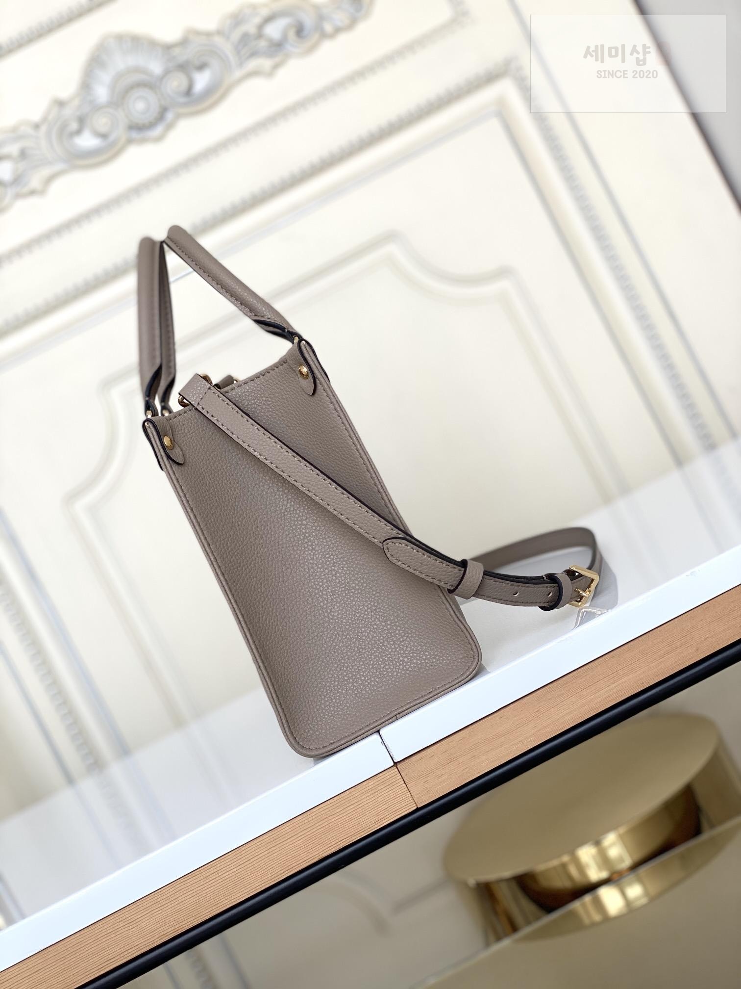 Louis Vuitton Louis Vuitton On The Go PM Bag 18번 이미지