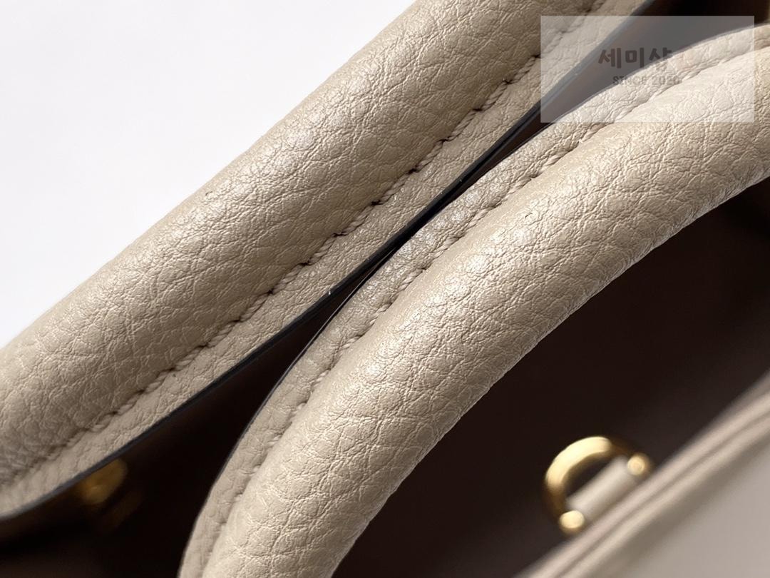 Louis Vuitton Louis Vuitton On The Go PM Bag 22번 이미지