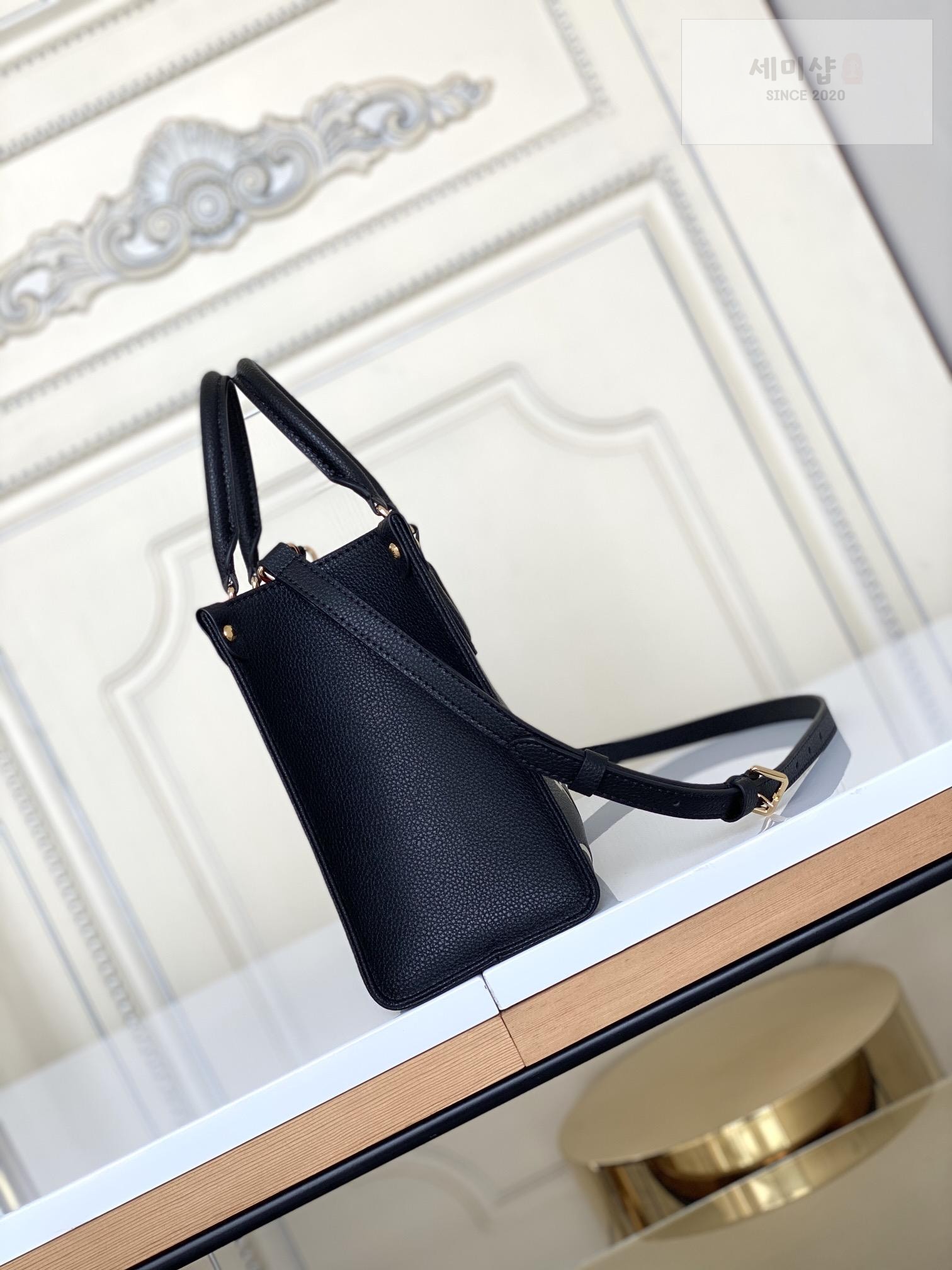 Louis Vuitton Louis Vuitton On The Go PM Bag 35번 이미지