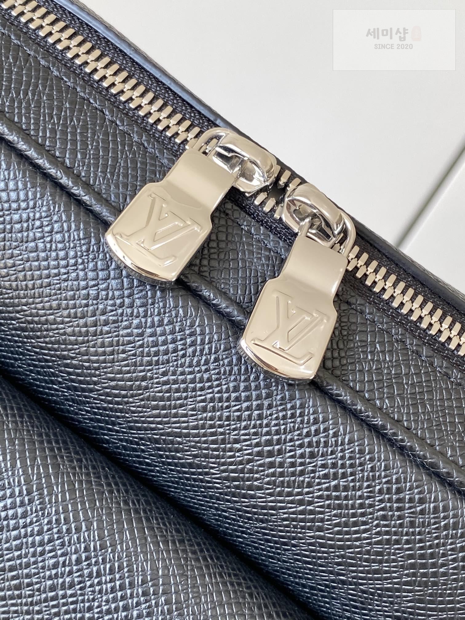 Louis Vuitton Louis Vuitton Outdoor Messenger Bag 5번 이미지