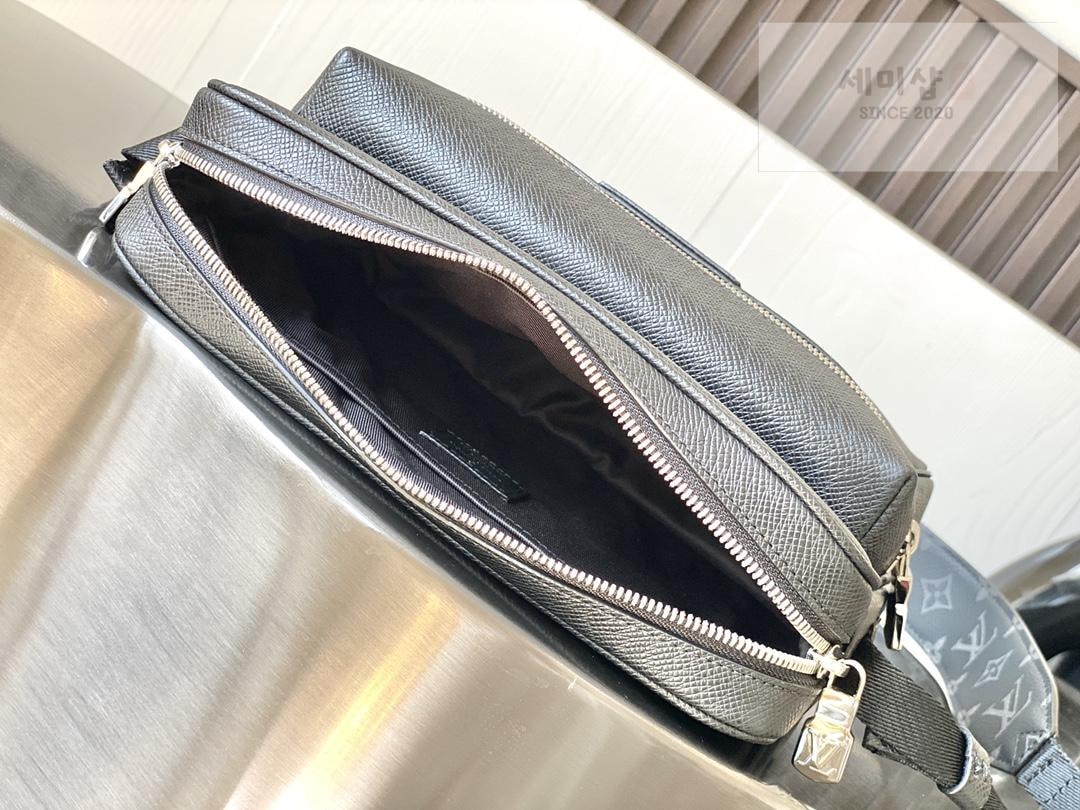 Louis Vuitton Louis Vuitton Outdoor Messenger Bag 6번 이미지